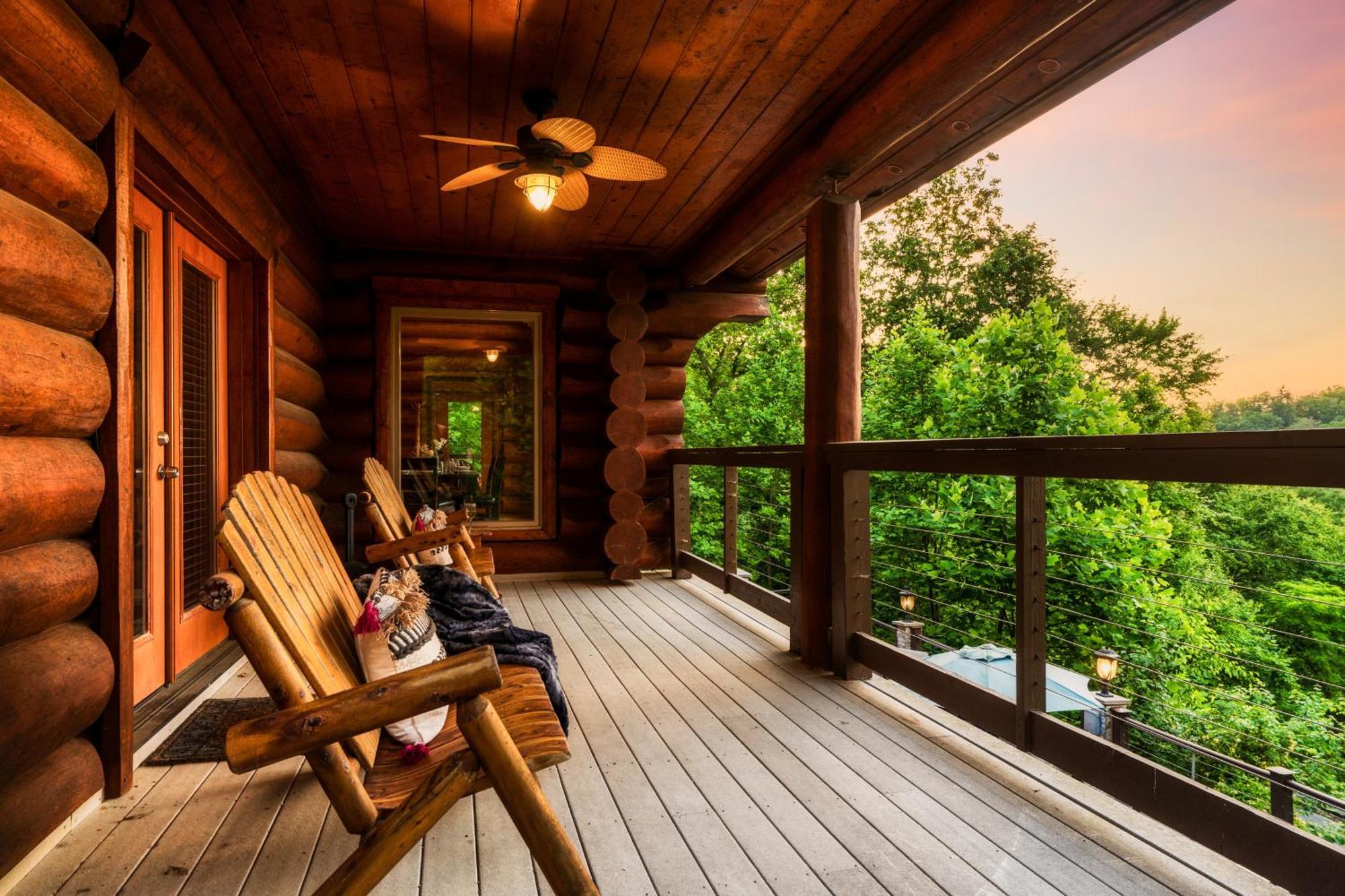 Holiday home Enclave - 5 - Private Outdoor Pool - Arcade - Fire Table - Outdoor Kitchen - Hot Tub *