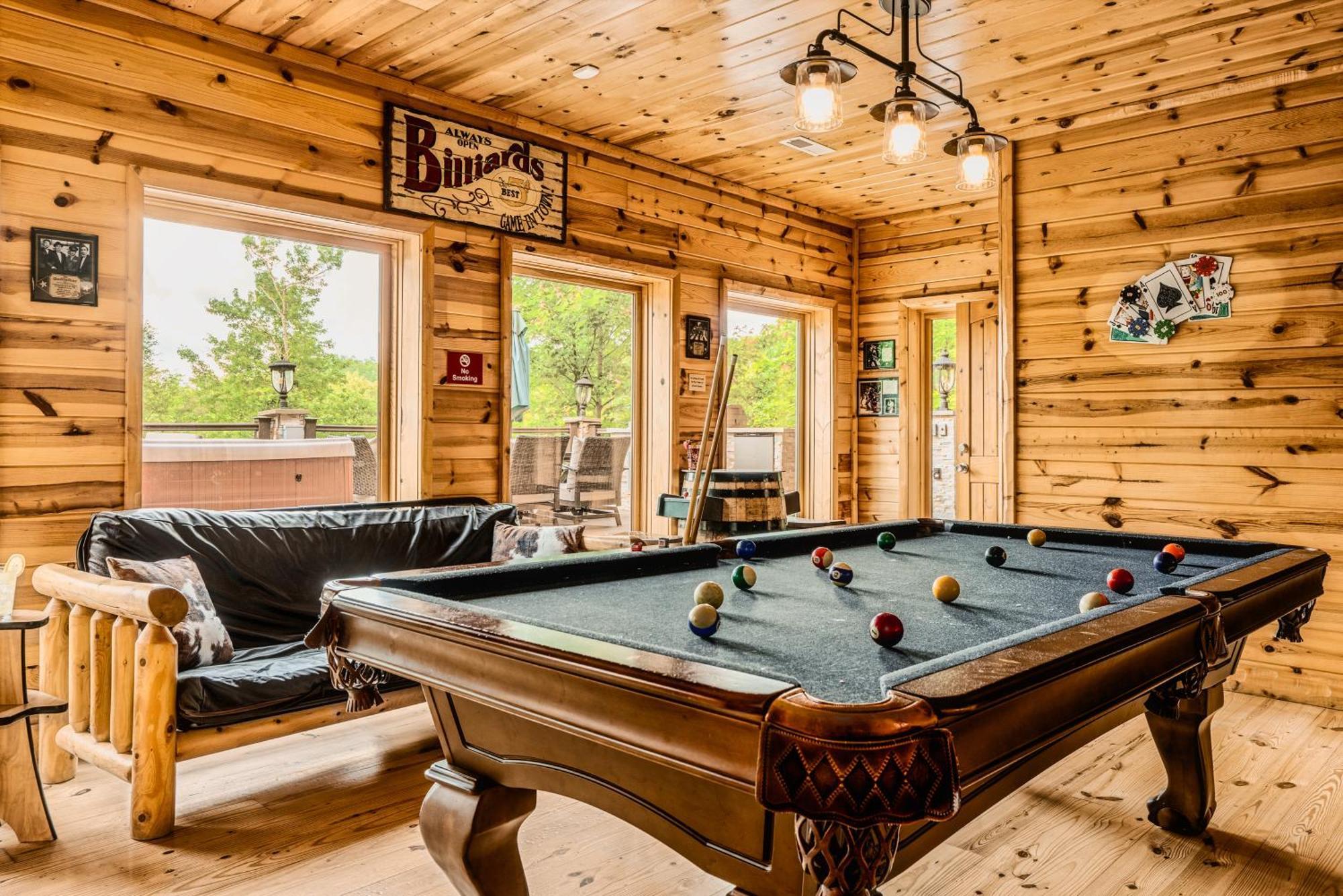 Enclave - 5 - Private Outdoor Pool - Arcade - Fire Table - Outdoor Kitchen - Hot Tub Holiday home Pigeon Forge