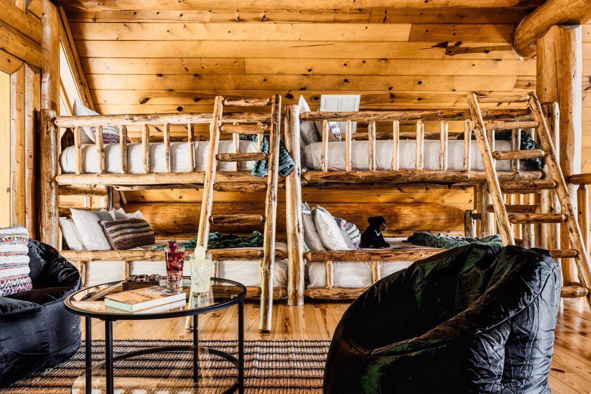 Holiday home Enclave - 5 - Private Outdoor Pool - Arcade - Fire Table - Outdoor Kitchen - Hot Tub Pigeon Forge