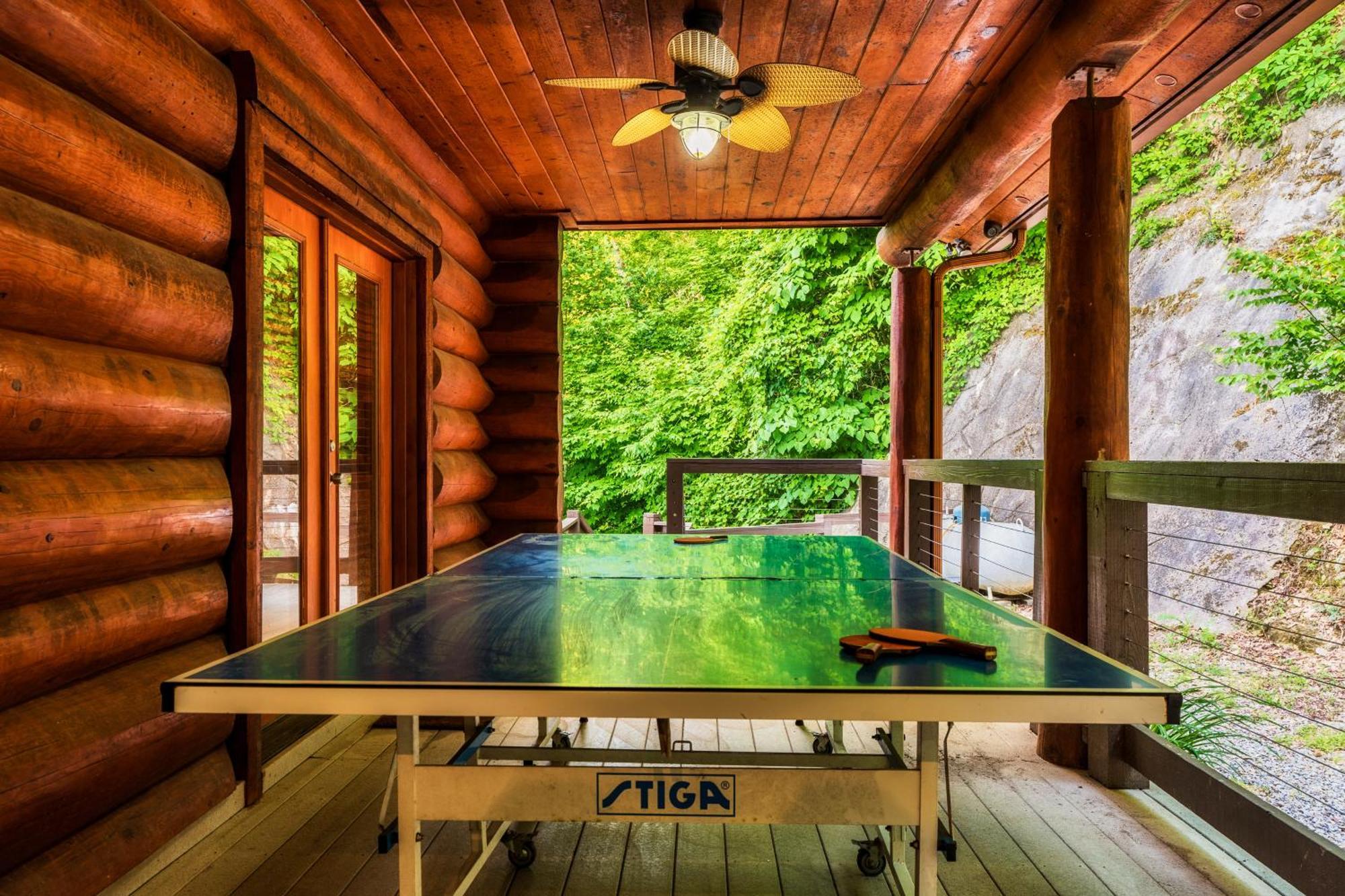Enclave - 5 - Private Outdoor Pool - Arcade - Fire Table - Outdoor Kitchen - Hot Tub * Pigeon Forge