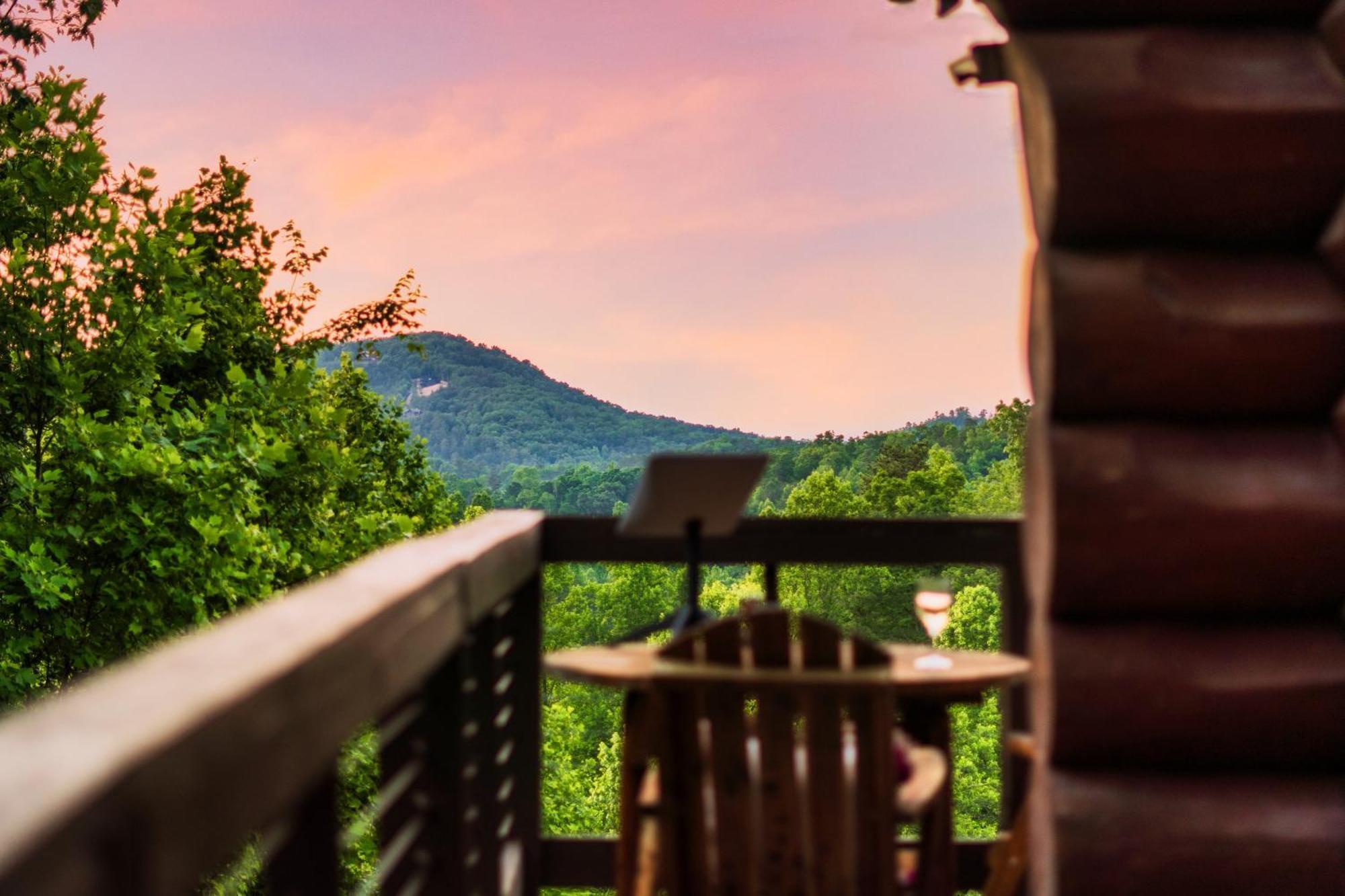 Holiday home Enclave - 5 - Private Outdoor Pool - Arcade - Fire Table - Outdoor Kitchen - Hot Tub Pigeon Forge