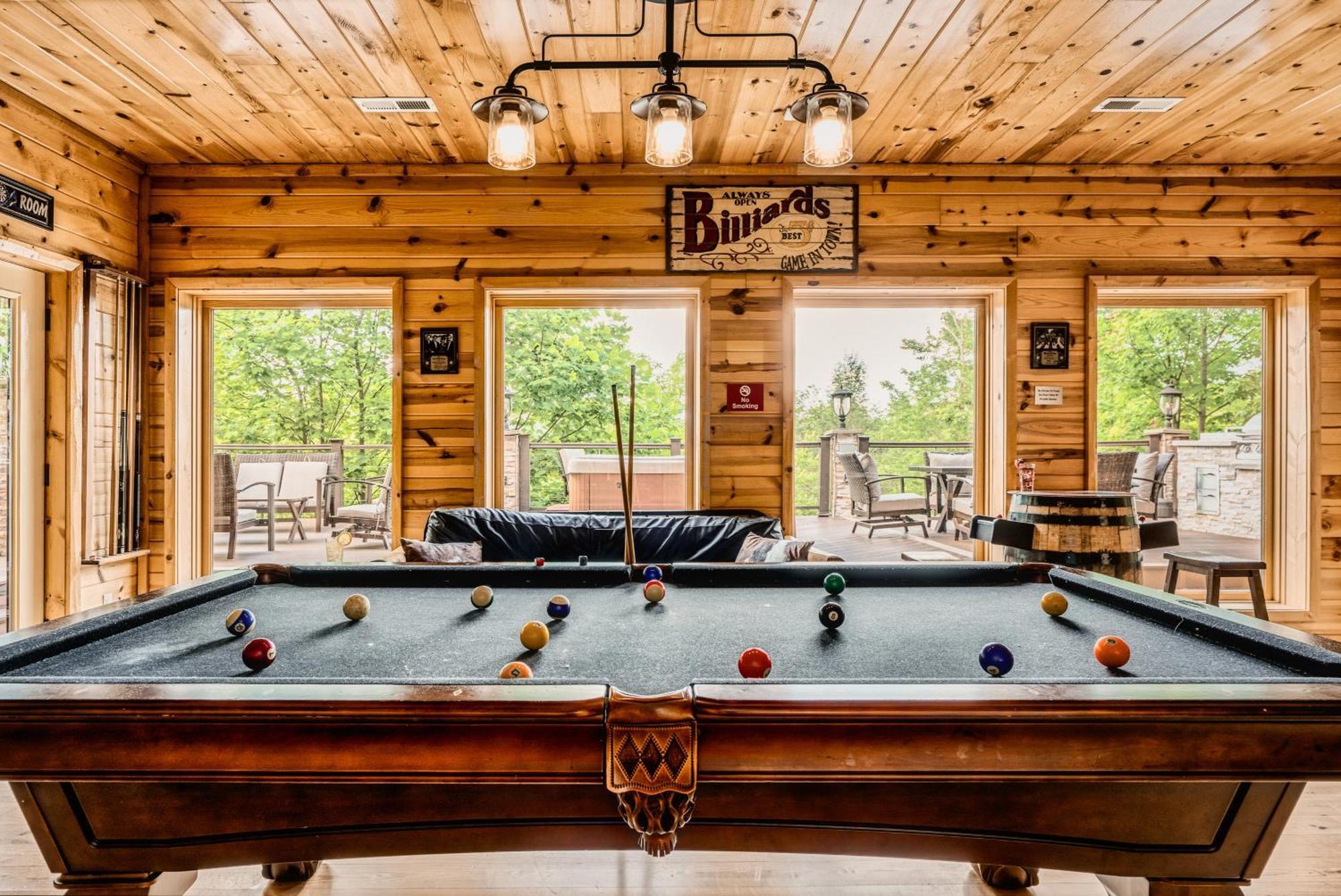 Enclave - 5 - Private Outdoor Pool - Arcade - Fire Table - Outdoor Kitchen - Hot Tub * Pigeon Forge