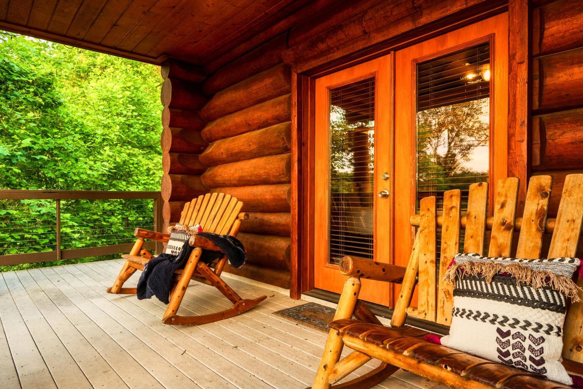 Holiday home Enclave - 5 - Private Outdoor Pool - Arcade - Fire Table - Outdoor Kitchen - Hot Tub