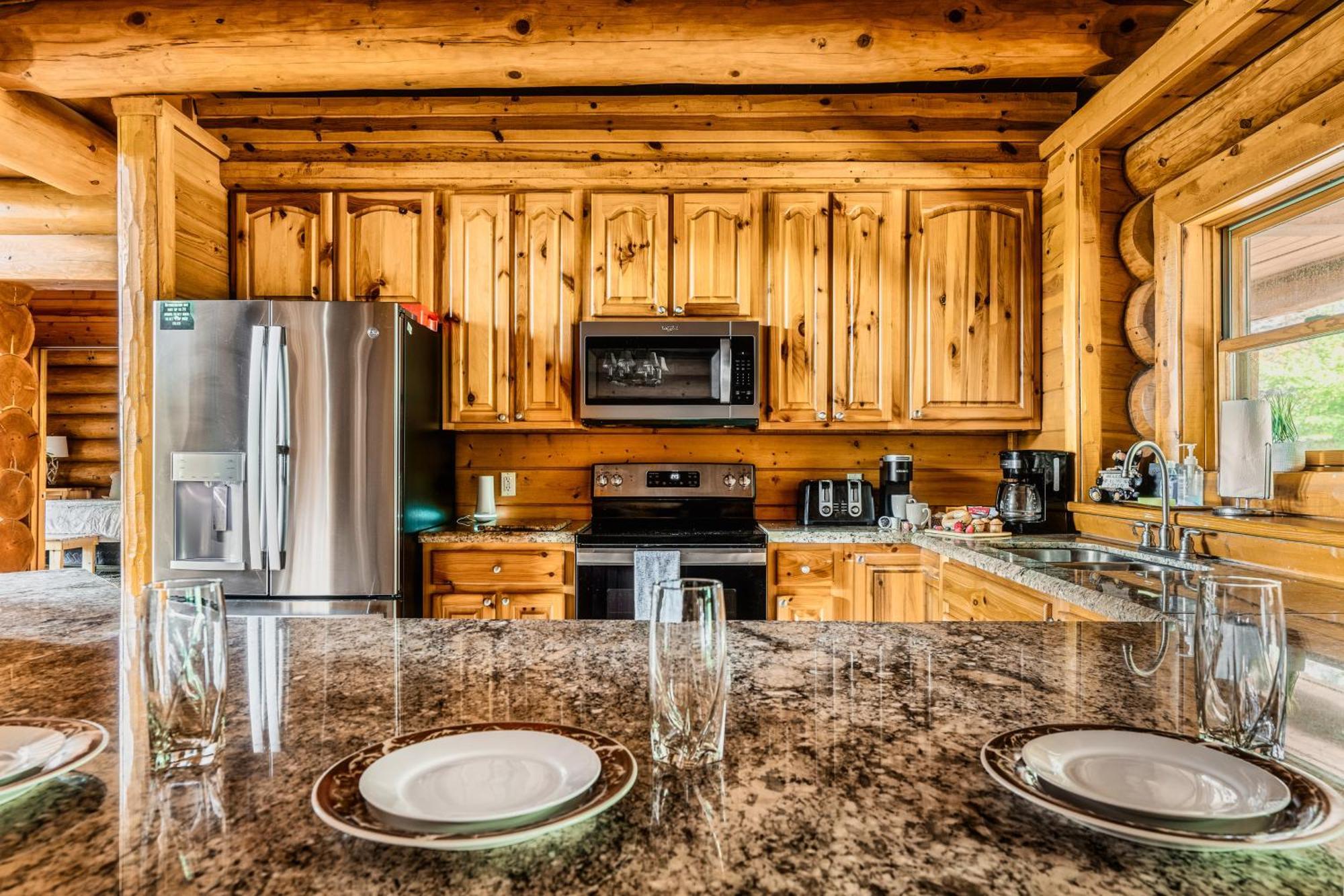 Enclave - 5 - Private Outdoor Pool - Arcade - Fire Table - Outdoor Kitchen - Hot Tub Holiday home *