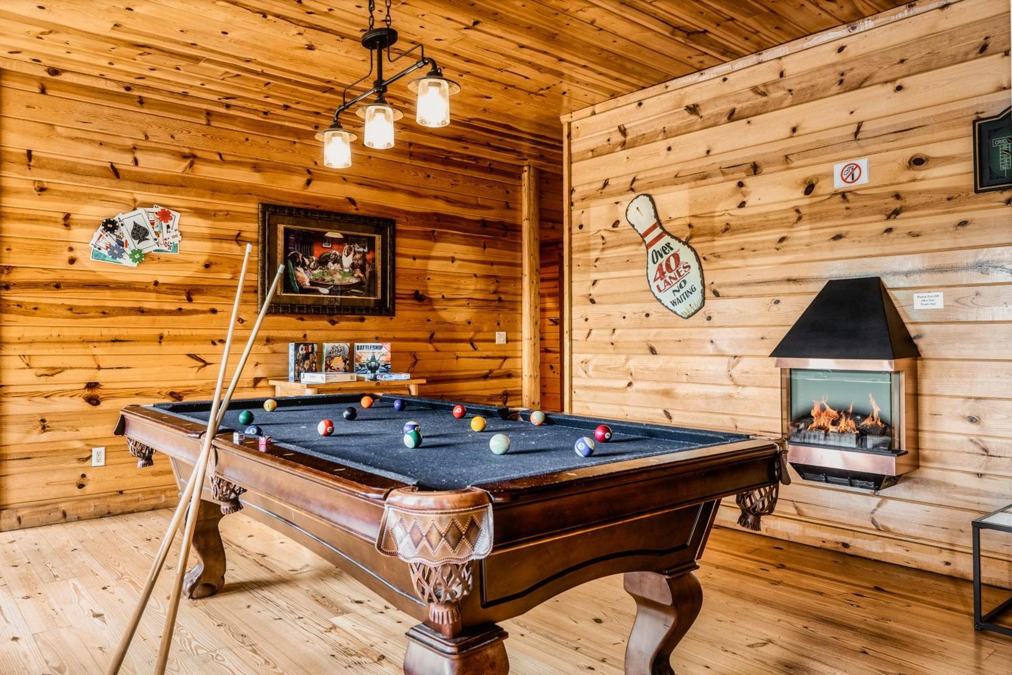 Holiday home Enclave - 5 - Private Outdoor Pool - Arcade - Fire Table - Outdoor Kitchen - Hot Tub
