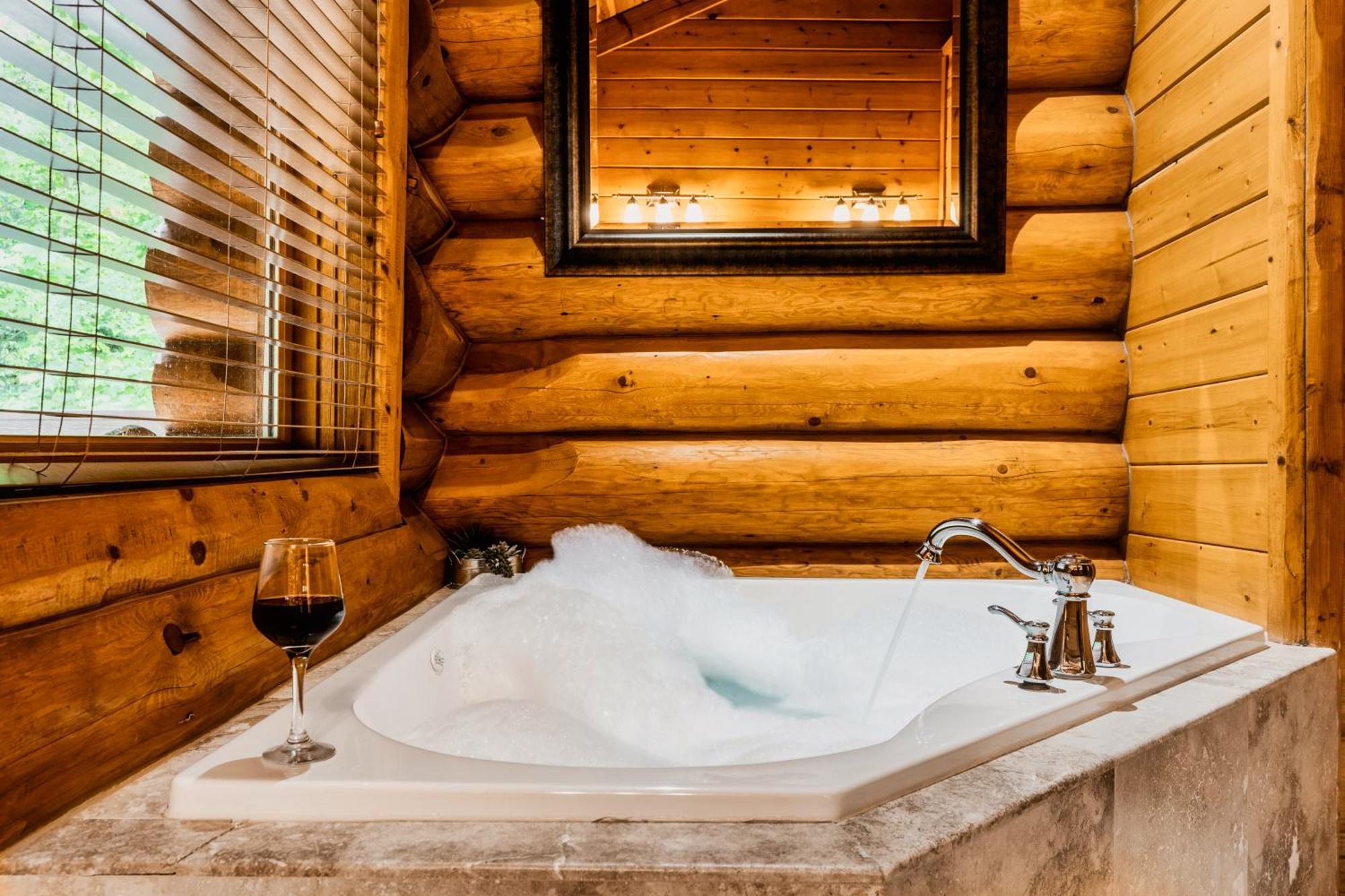 Holiday home Enclave - 5 - Private Outdoor Pool - Arcade - Fire Table - Outdoor Kitchen - Hot Tub Pigeon Forge