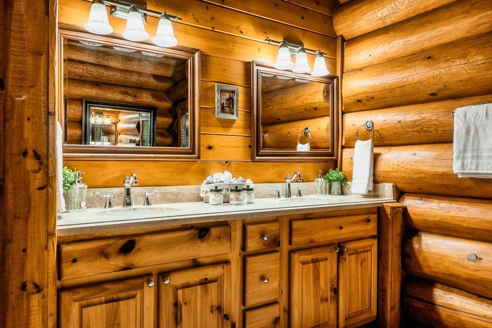 Enclave - 5 - Private Outdoor Pool - Arcade - Fire Table - Outdoor Kitchen - Hot Tub * Pigeon Forge