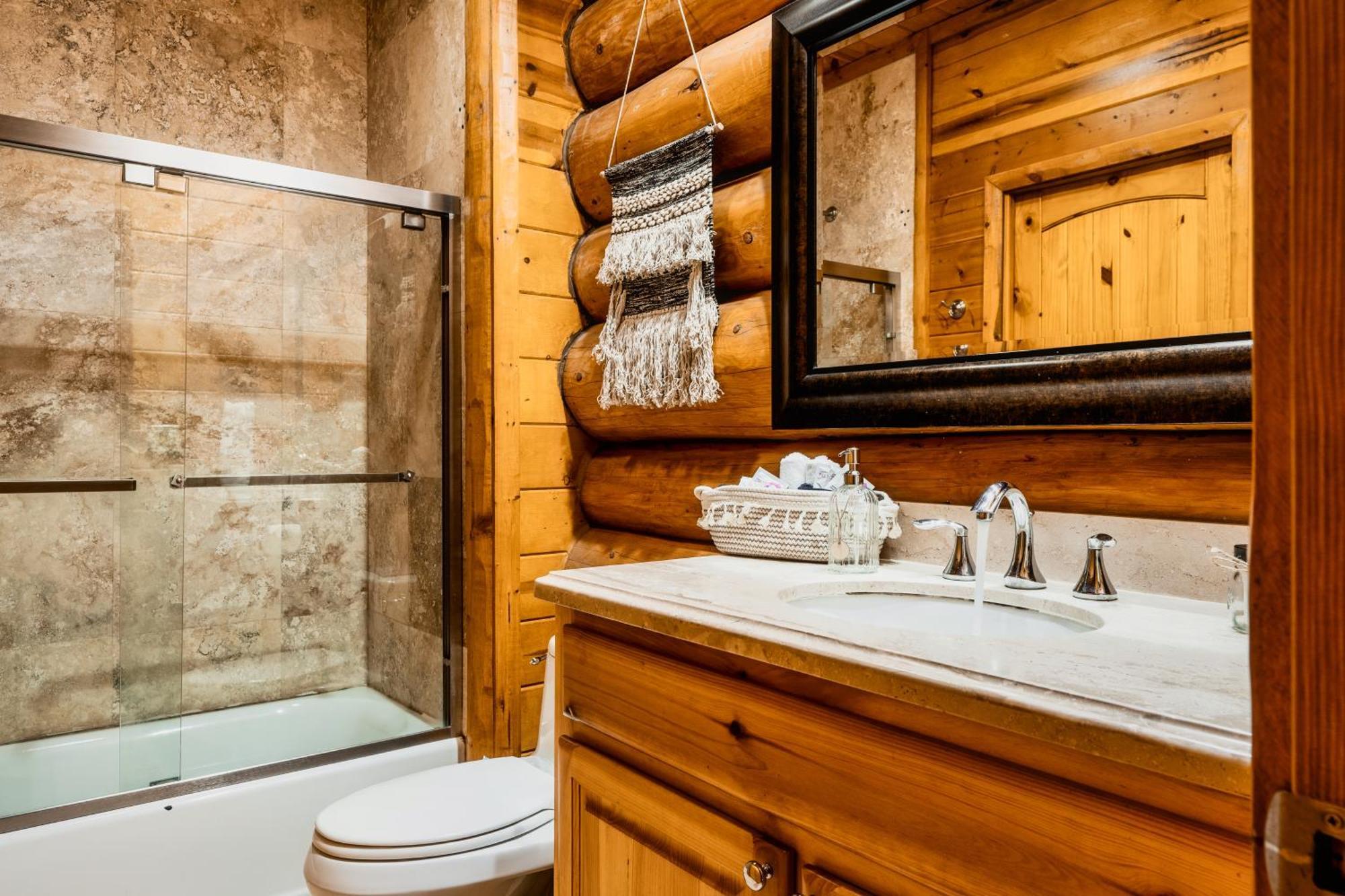 Holiday home Enclave - 5 - Private Outdoor Pool - Arcade - Fire Table - Outdoor Kitchen - Hot Tub