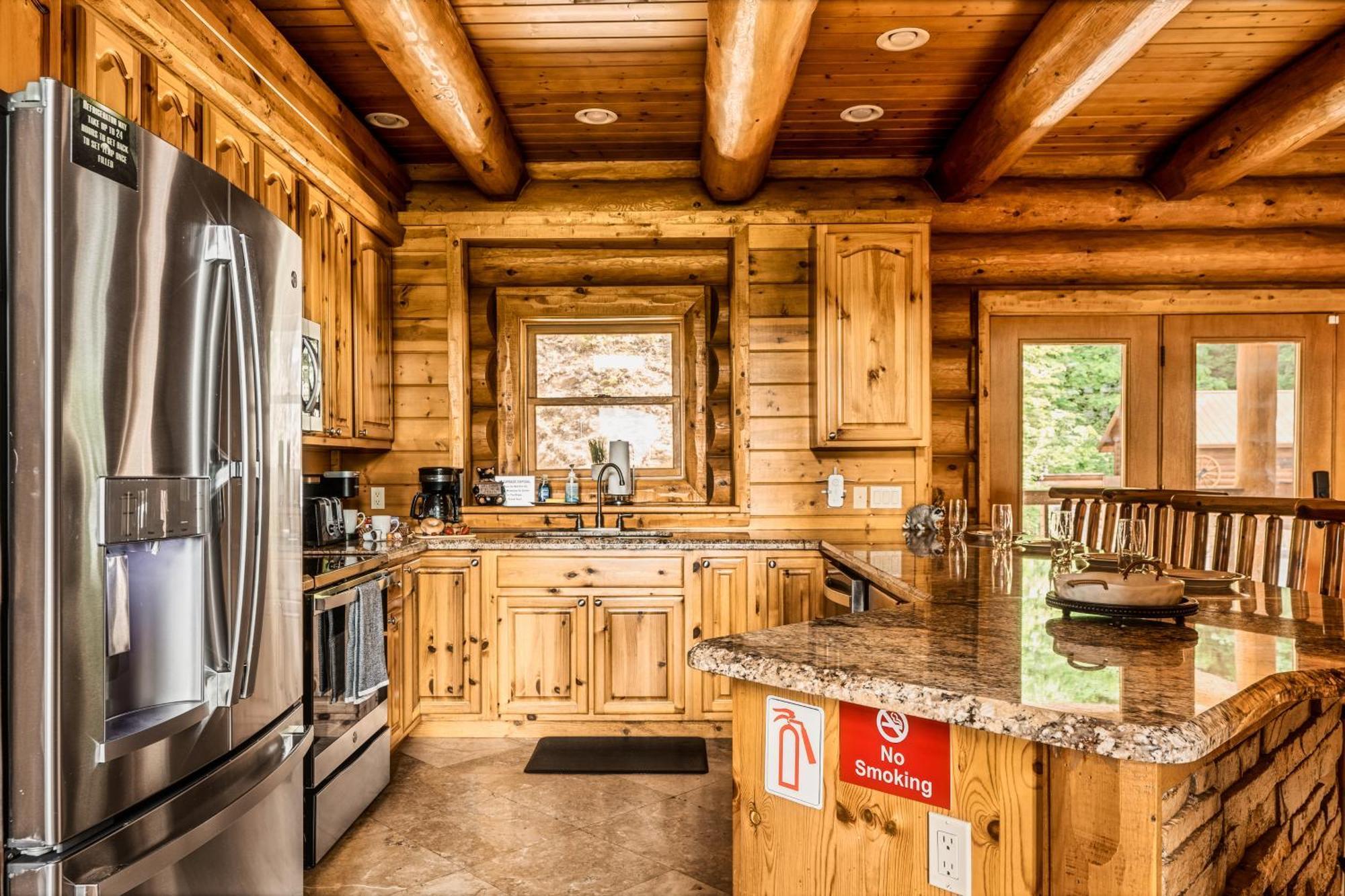 Enclave - 5 - Private Outdoor Pool - Arcade - Fire Table - Outdoor Kitchen - Hot Tub Holiday home *