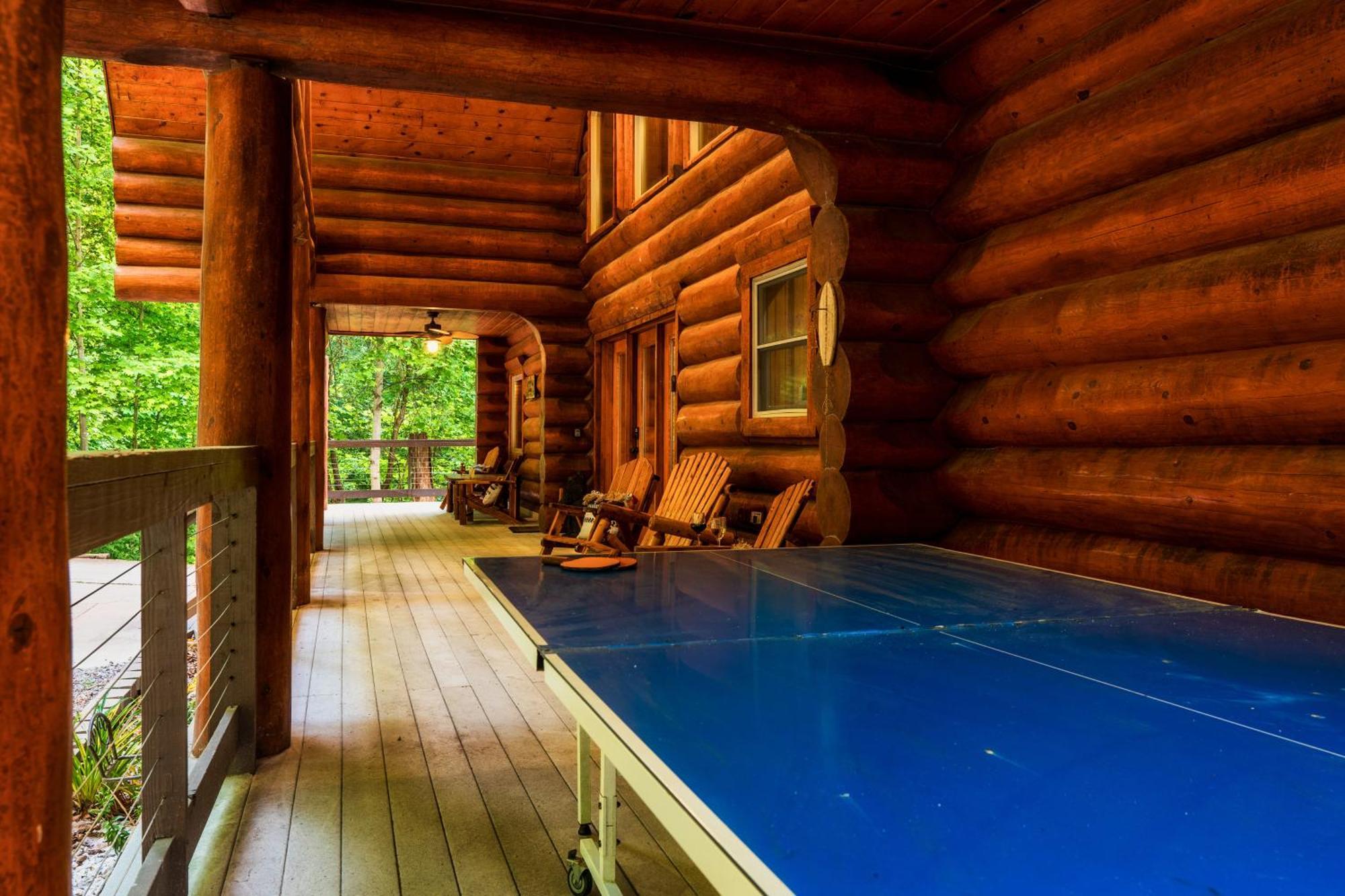 Enclave - 5 - Private Outdoor Pool - Arcade - Fire Table - Outdoor Kitchen - Hot Tub Holiday home Pigeon Forge