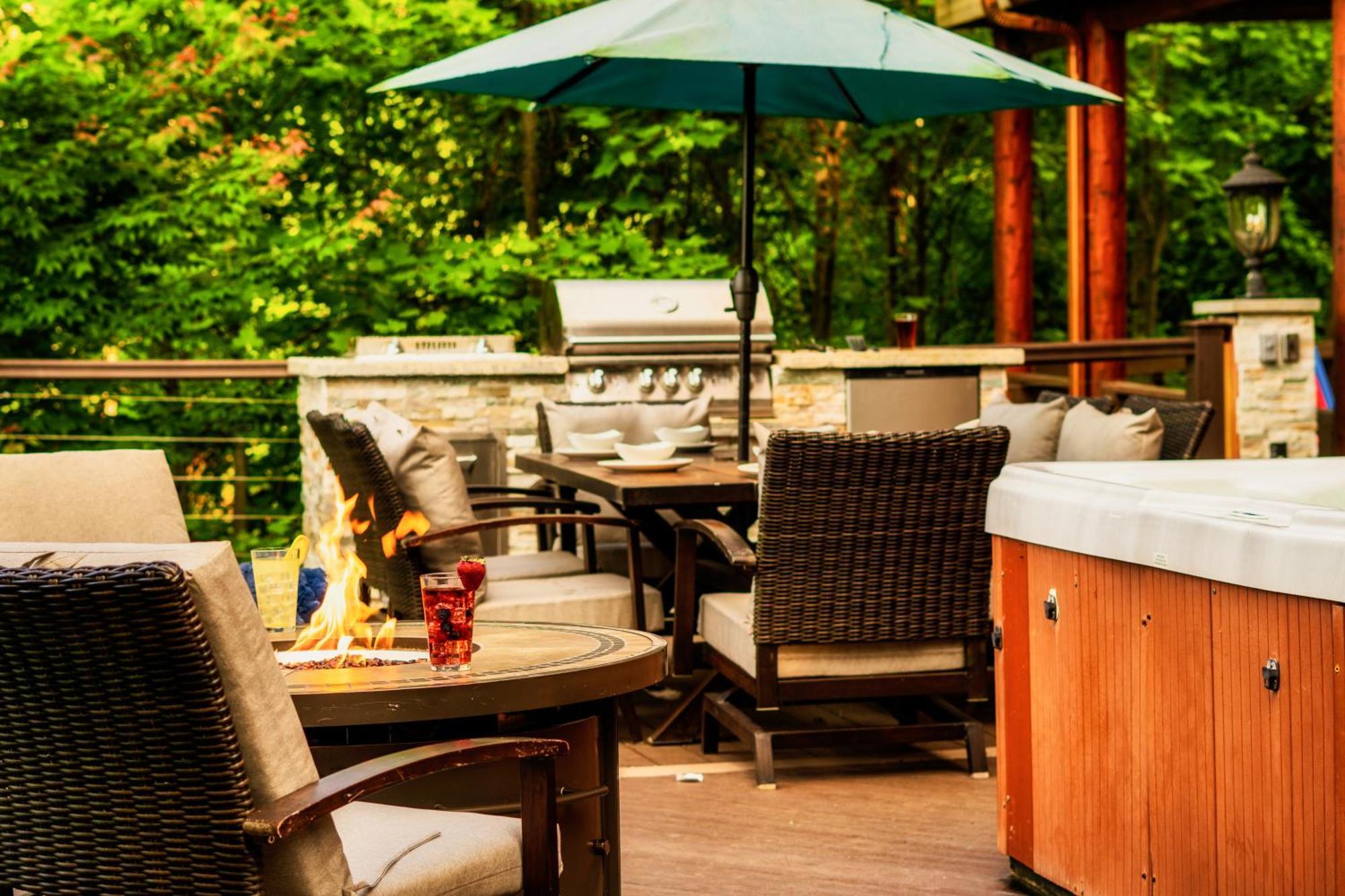 Holiday home Enclave - 5 - Private Outdoor Pool - Arcade - Fire Table - Outdoor Kitchen - Hot Tub