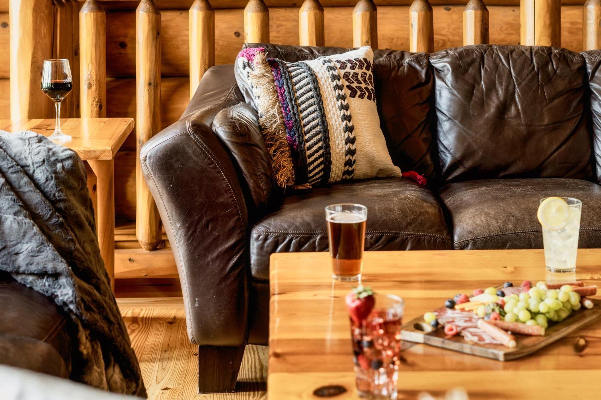 Holiday home Enclave - 5 - Private Outdoor Pool - Arcade - Fire Table - Outdoor Kitchen - Hot Tub Pigeon Forge