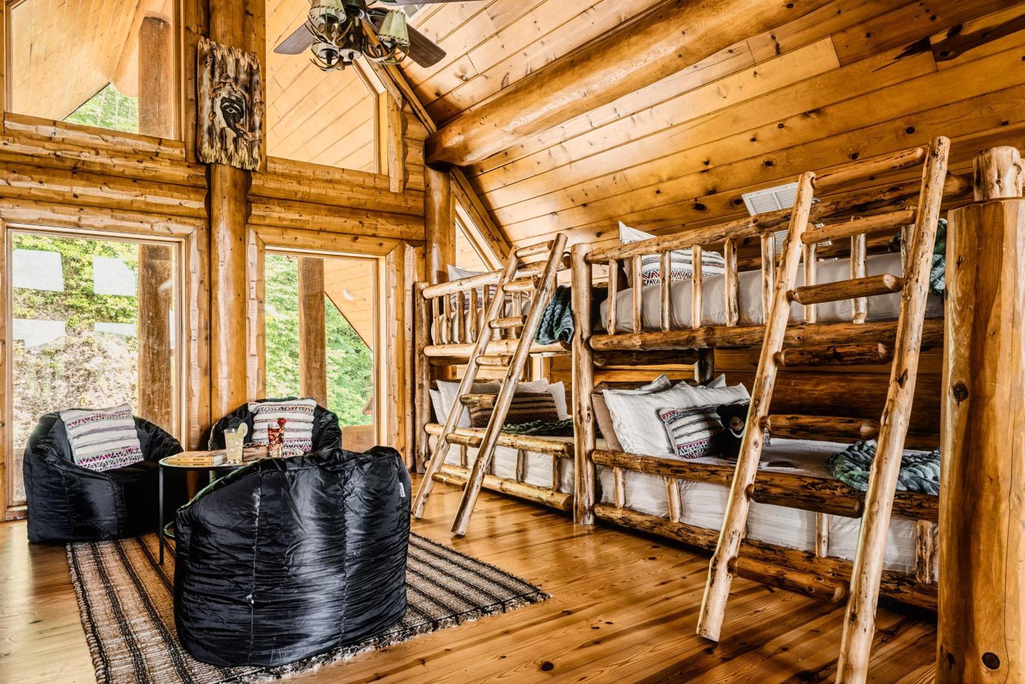 Enclave - 5 - Private Outdoor Pool - Arcade - Fire Table - Outdoor Kitchen - Hot Tub Holiday home Pigeon Forge