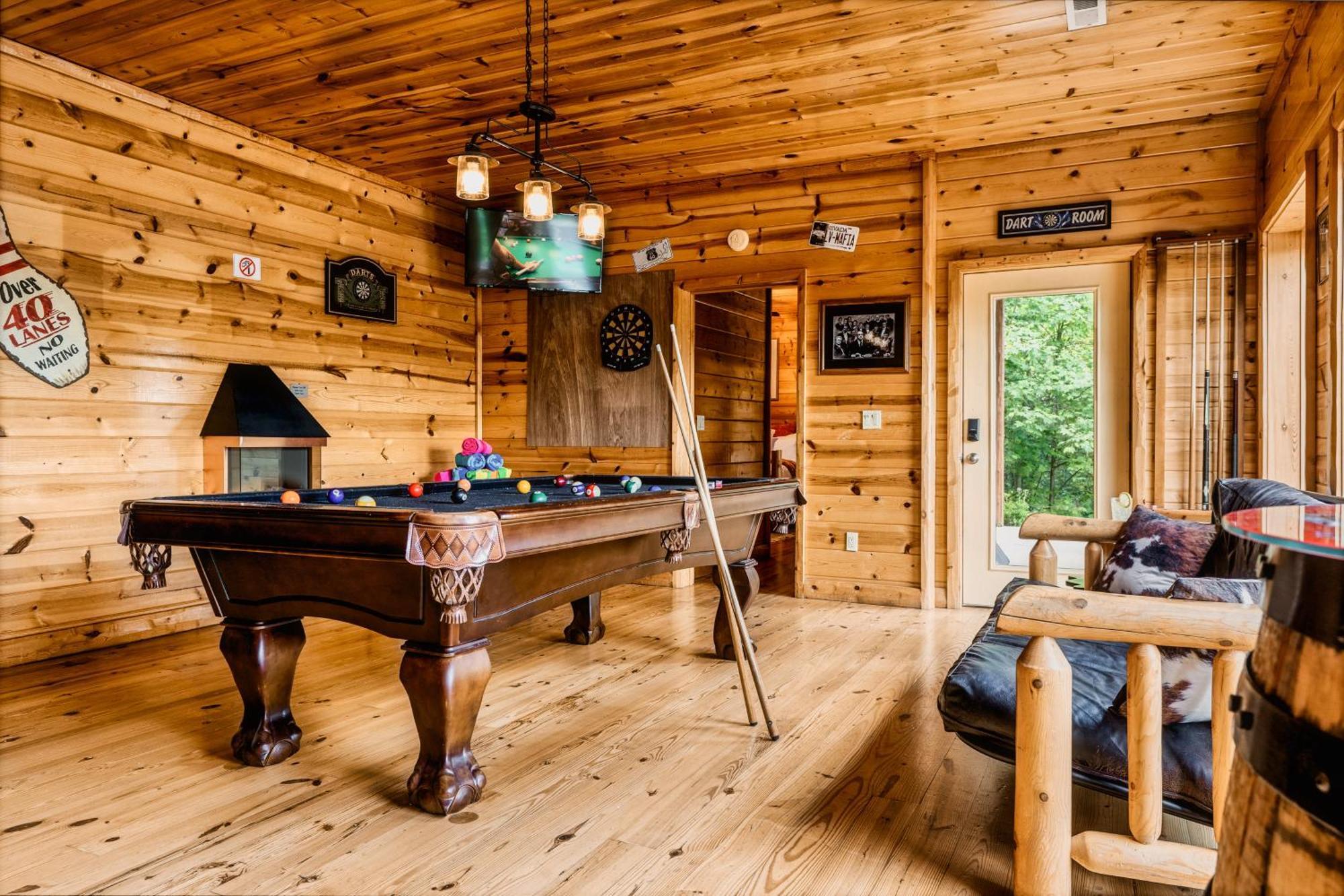 Holiday home Enclave - 5 - Private Outdoor Pool - Arcade - Fire Table - Outdoor Kitchen - Hot Tub Pigeon Forge