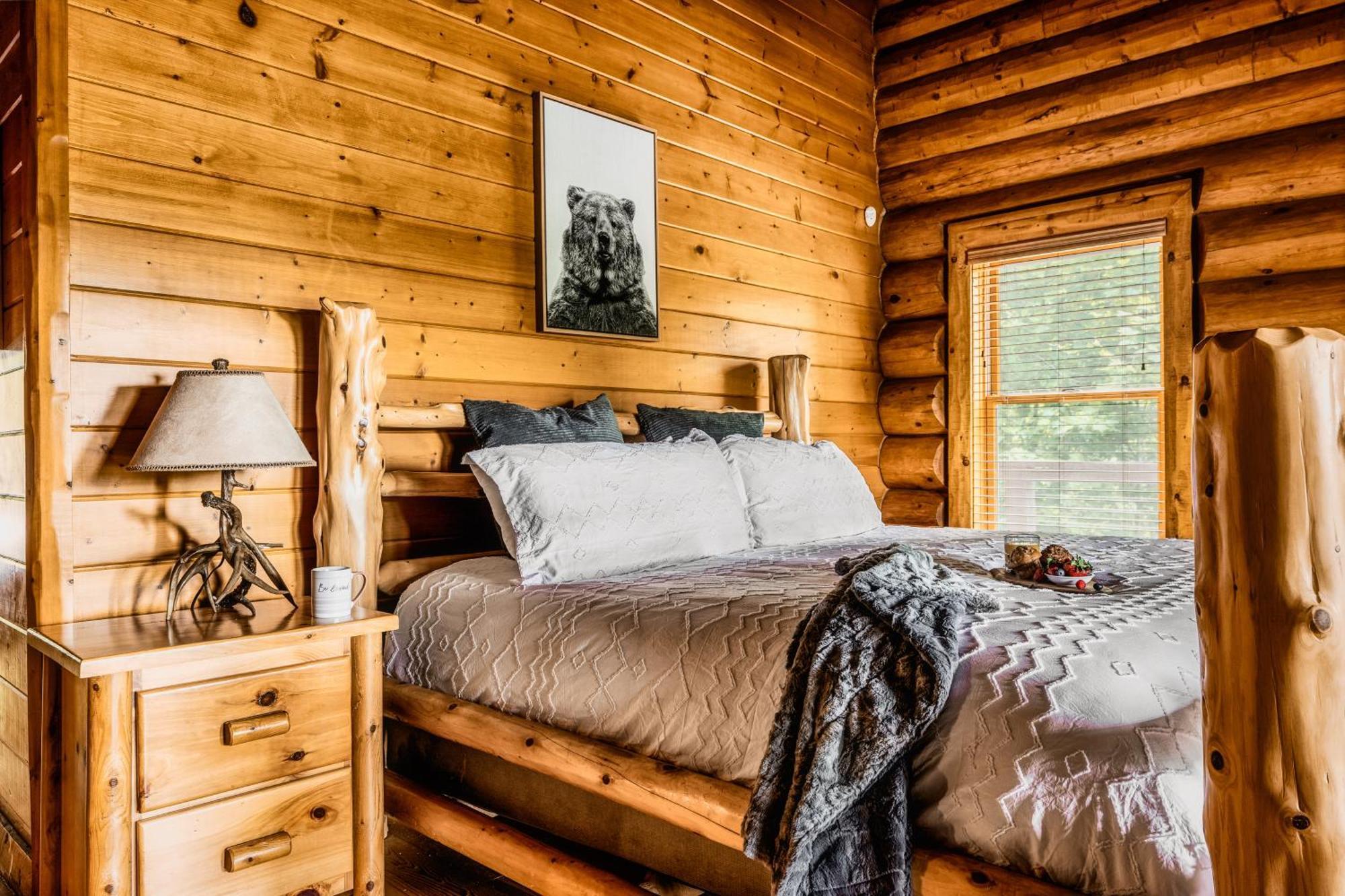 Holiday home Enclave - 5 - Private Outdoor Pool - Arcade - Fire Table - Outdoor Kitchen - Hot Tub Pigeon Forge