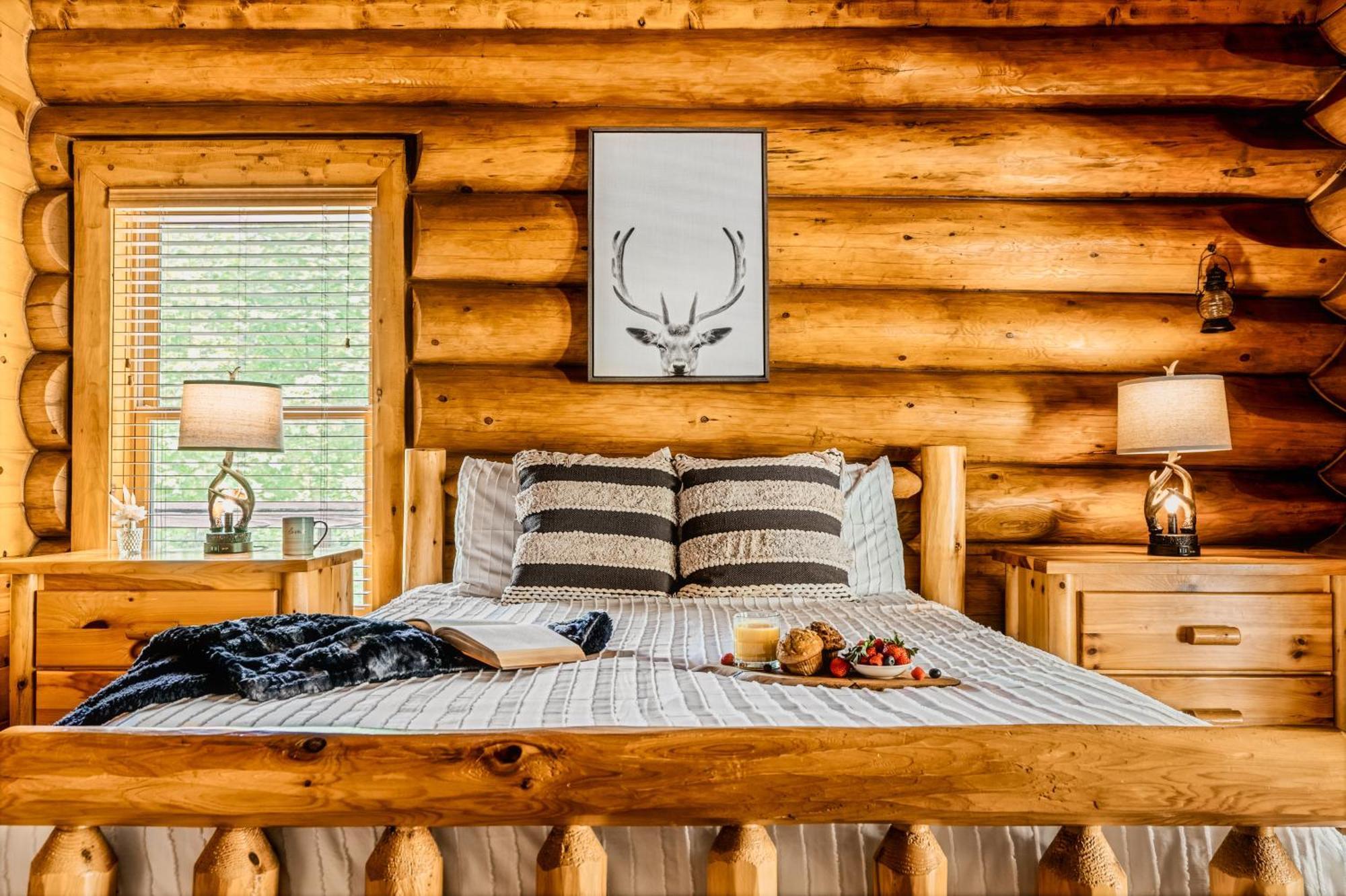 Enclave - 5 - Private Outdoor Pool - Arcade - Fire Table - Outdoor Kitchen - Hot Tub Pigeon Forge