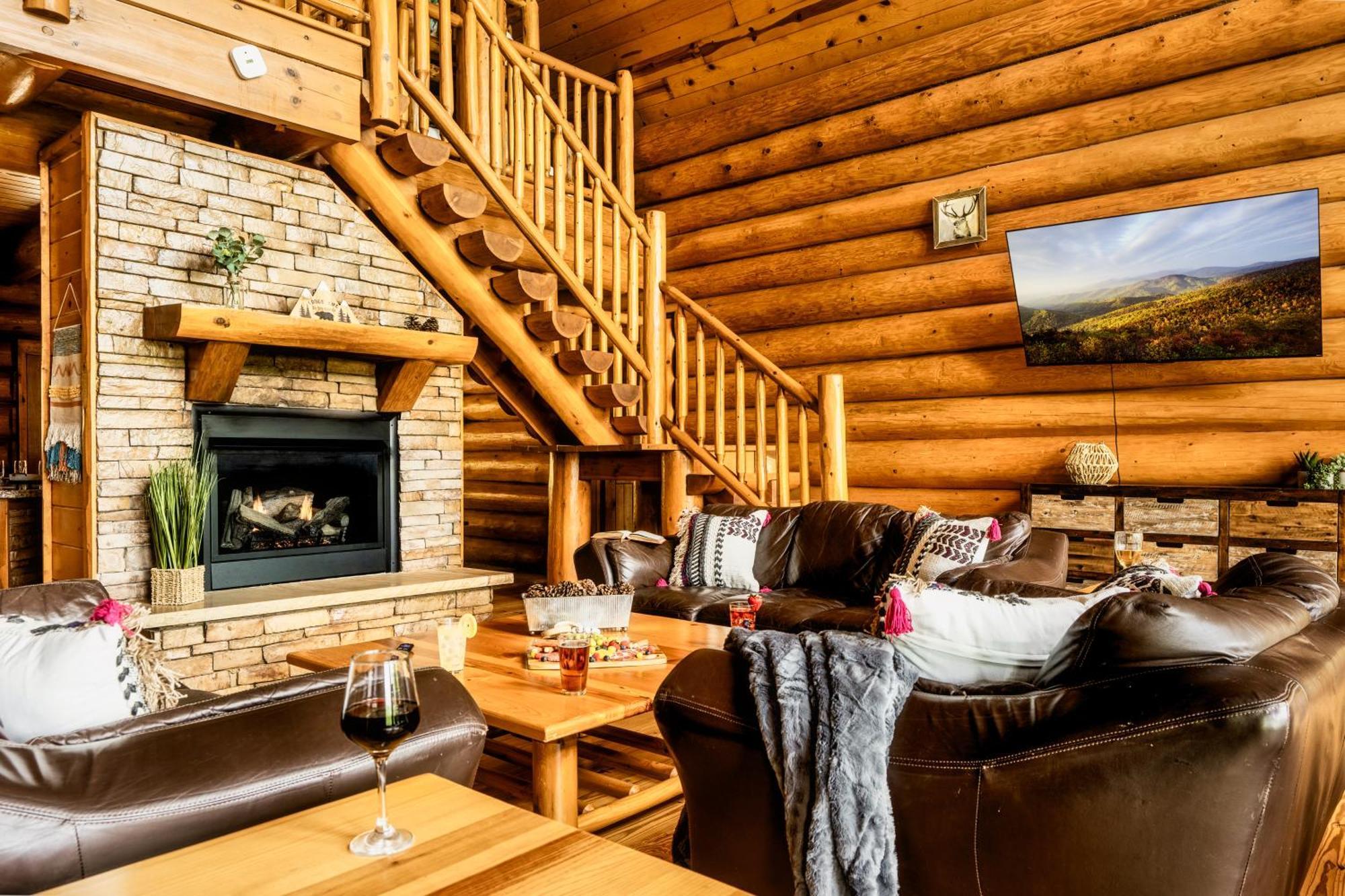 Enclave - 5 - Private Outdoor Pool - Arcade - Fire Table - Outdoor Kitchen - Hot Tub Holiday home Pigeon Forge
