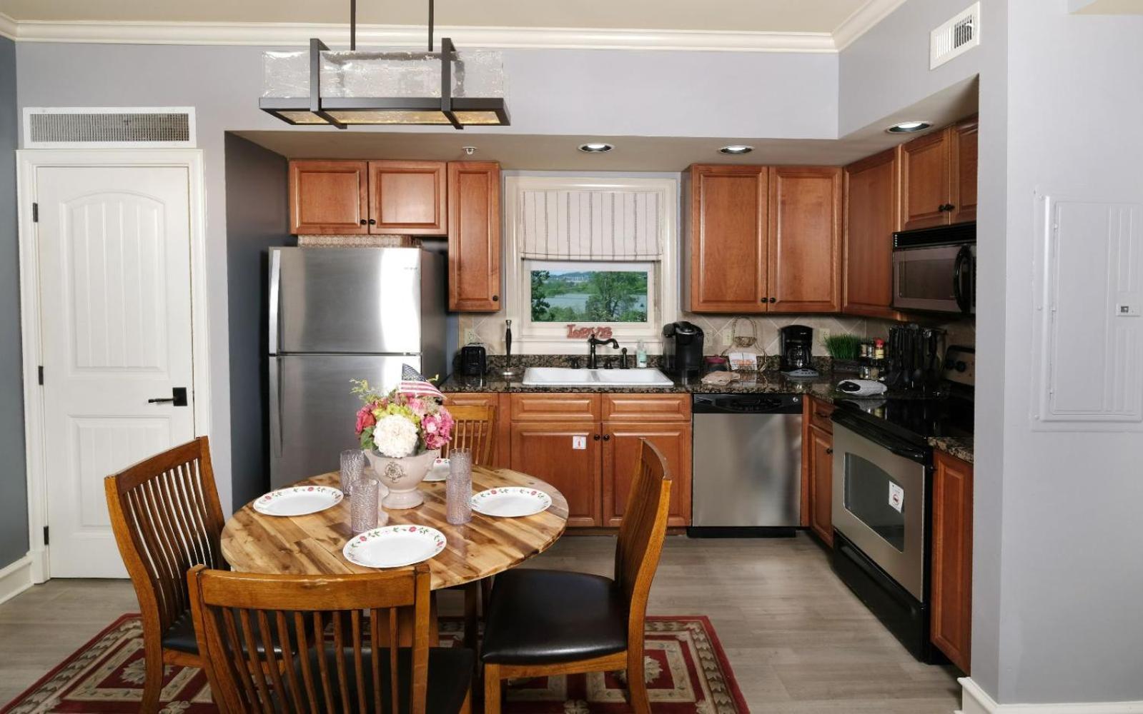 The Smoky Mountain Nest Apartment Pigeon Forge
