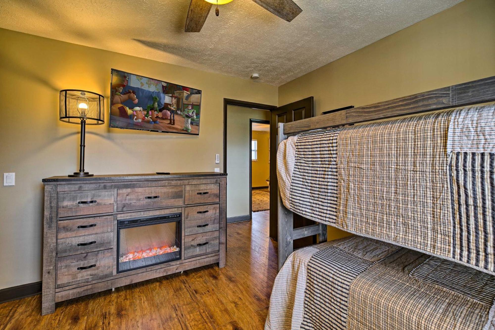 Rebel Retreat By Eden Crest Chalet *
