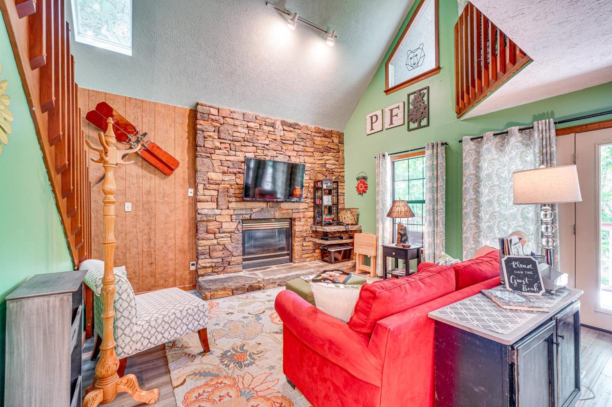 Smoky Mountain With Deck And Hot Tub! Holiday home *