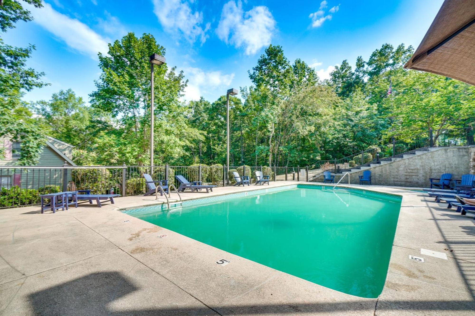 Smoky Mountain With Deck And Hot Tub! Holiday home *