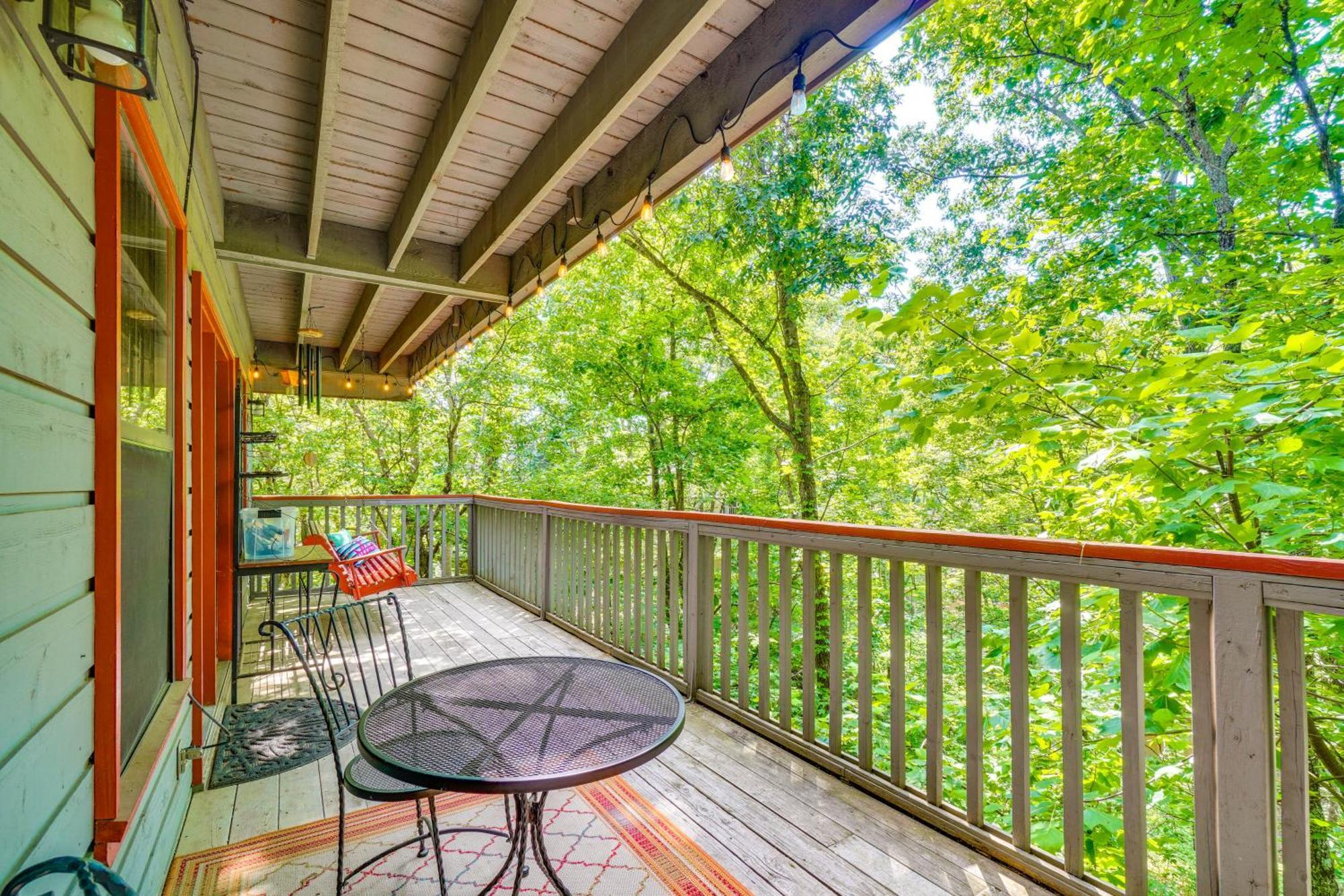 Smoky Mountain With Deck And Hot Tub! Holiday home Pigeon Forge