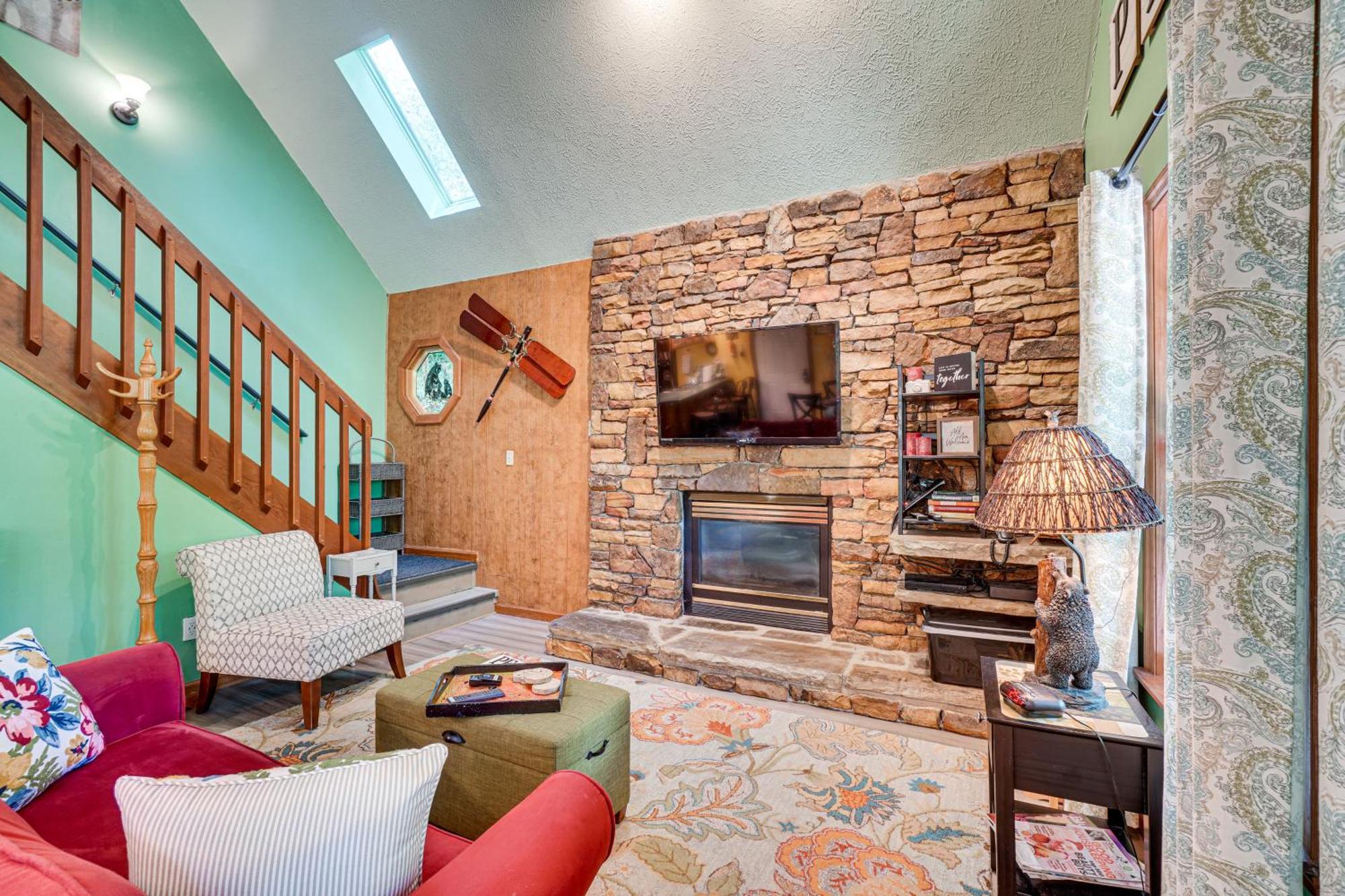 Smoky Mountain With Deck And Hot Tub! Holiday home