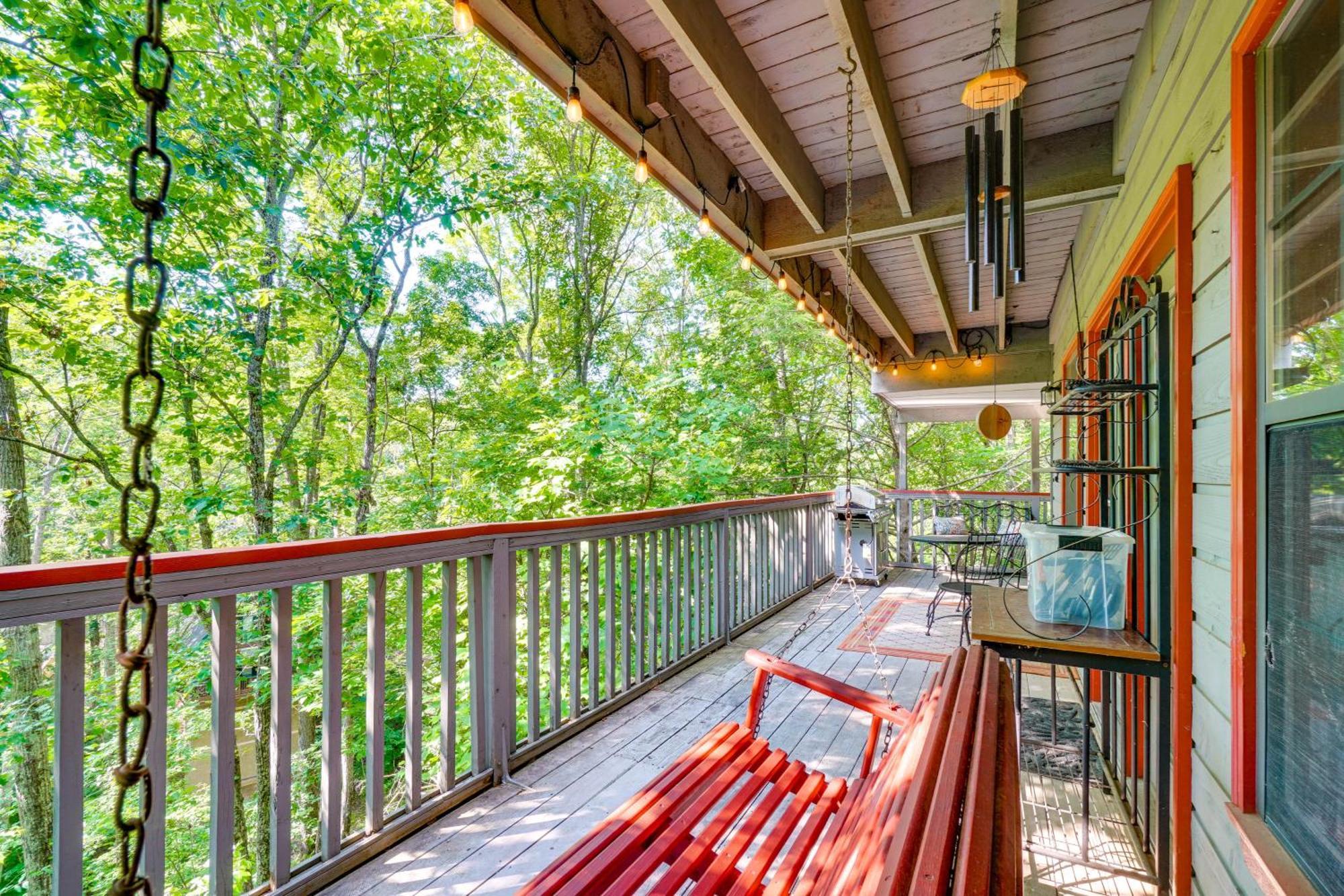 Smoky Mountain With Deck And Hot Tub! Holiday home