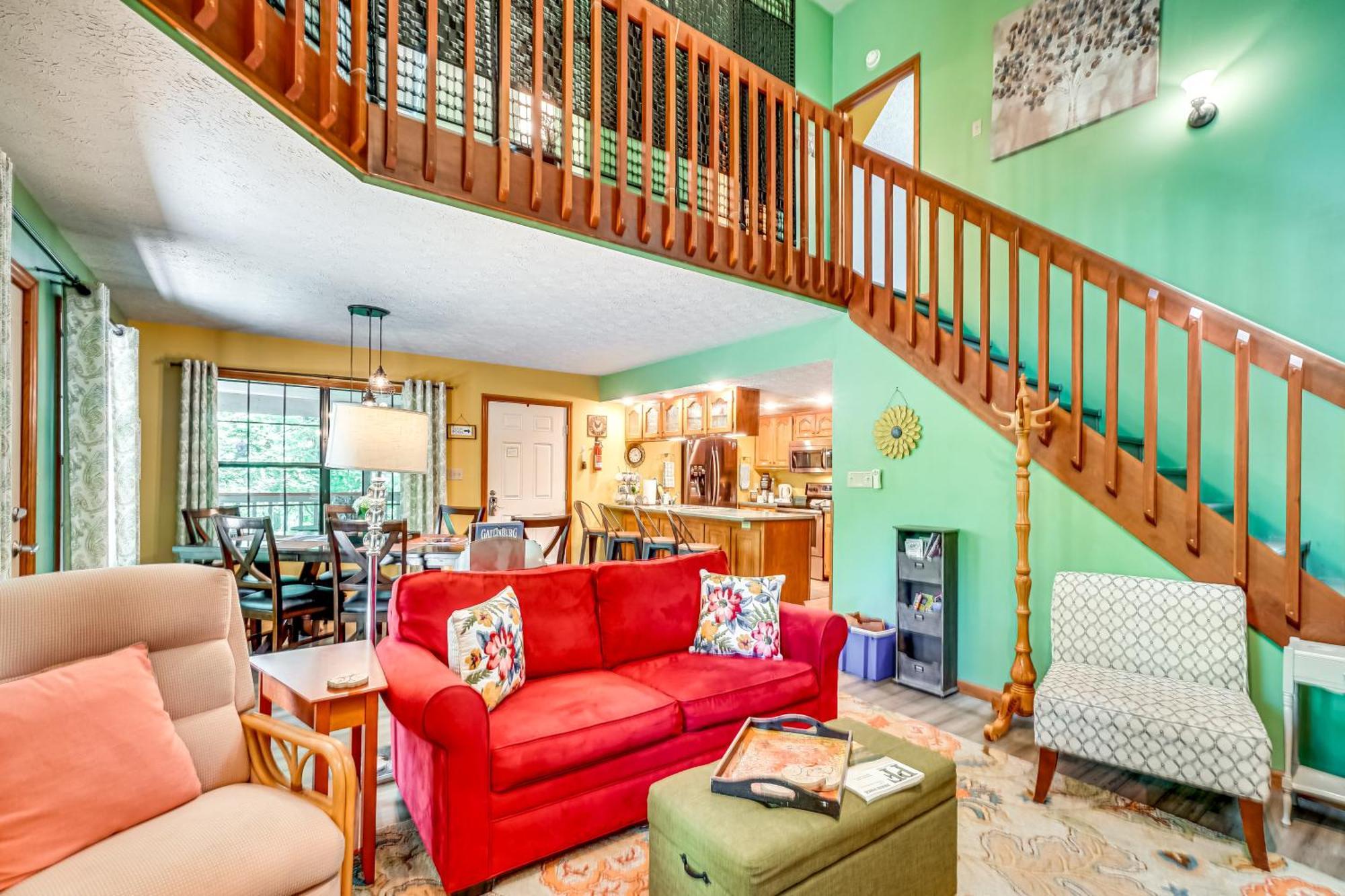 Smoky Mountain With Deck And Hot Tub! * Pigeon Forge