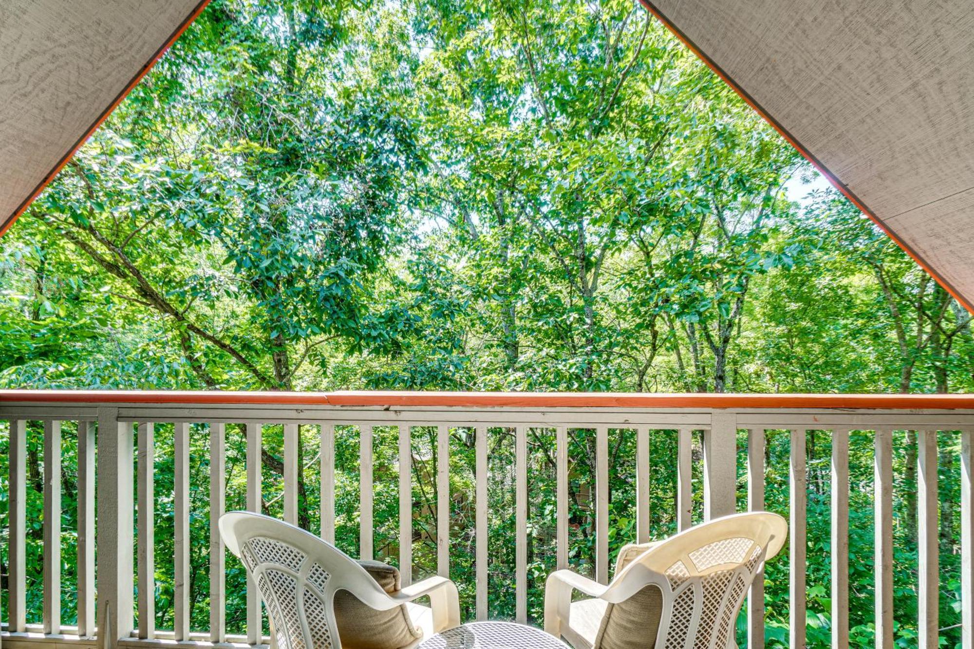 Smoky Mountain With Deck And Hot Tub! Holiday home Pigeon Forge