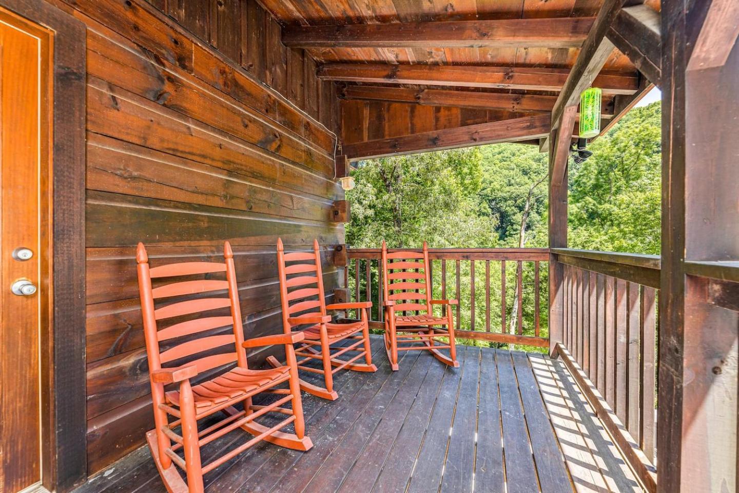 Dog Friendly Secluded Whot-tub & Sleeps 12 Pigeon Forge
