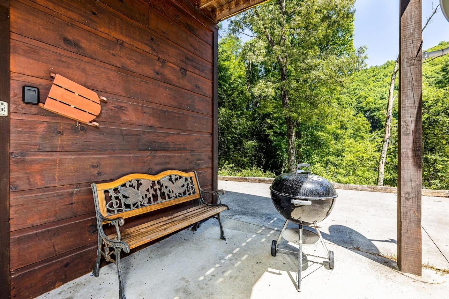 Dog Friendly Secluded Whot-tub & Sleeps 12 Holiday home *