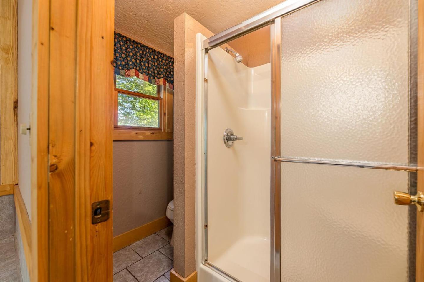 Dog Friendly Secluded Whot-tub & Sleeps 12 * Pigeon Forge