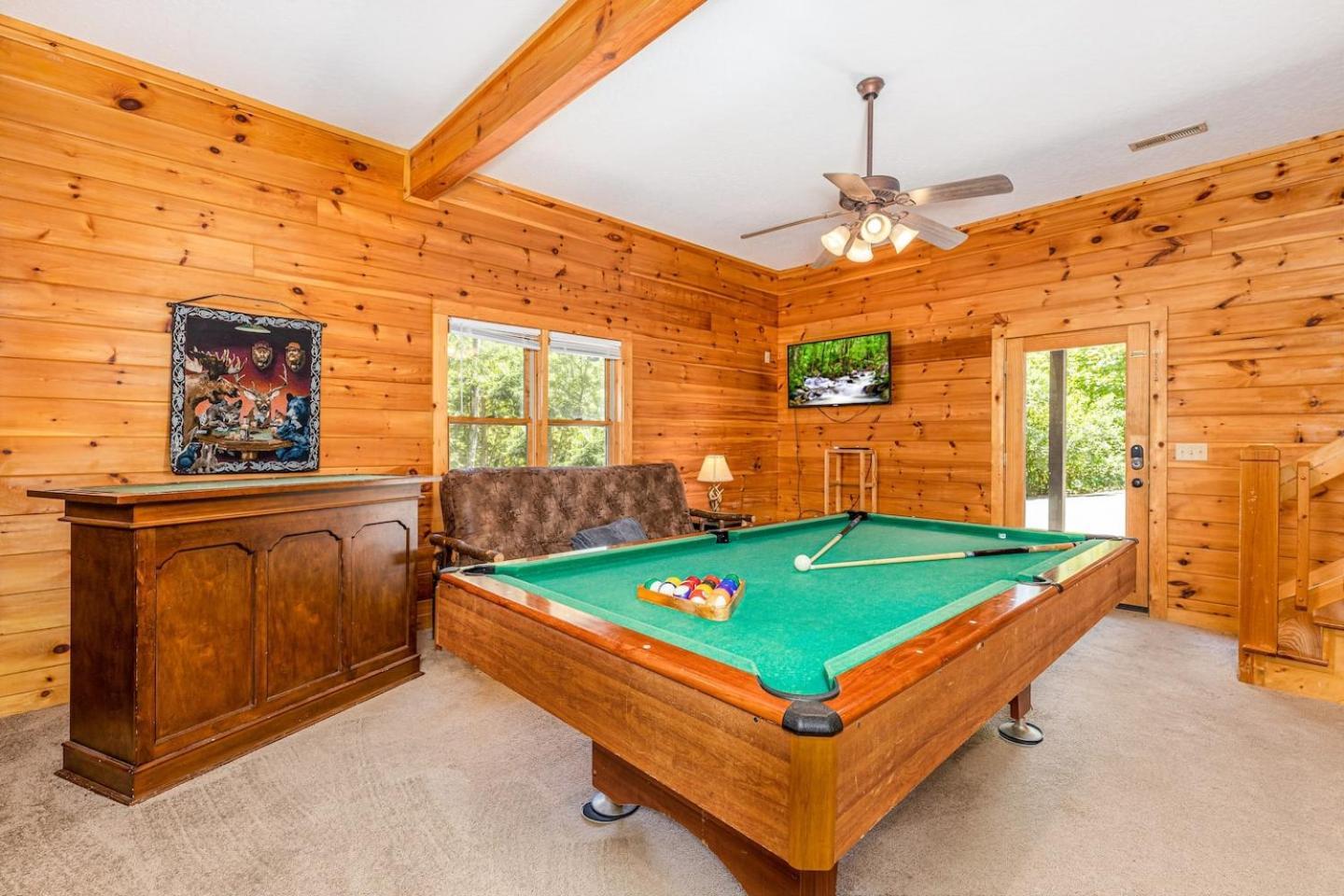 Dog Friendly Secluded Whot-tub & Sleeps 12 Pigeon Forge