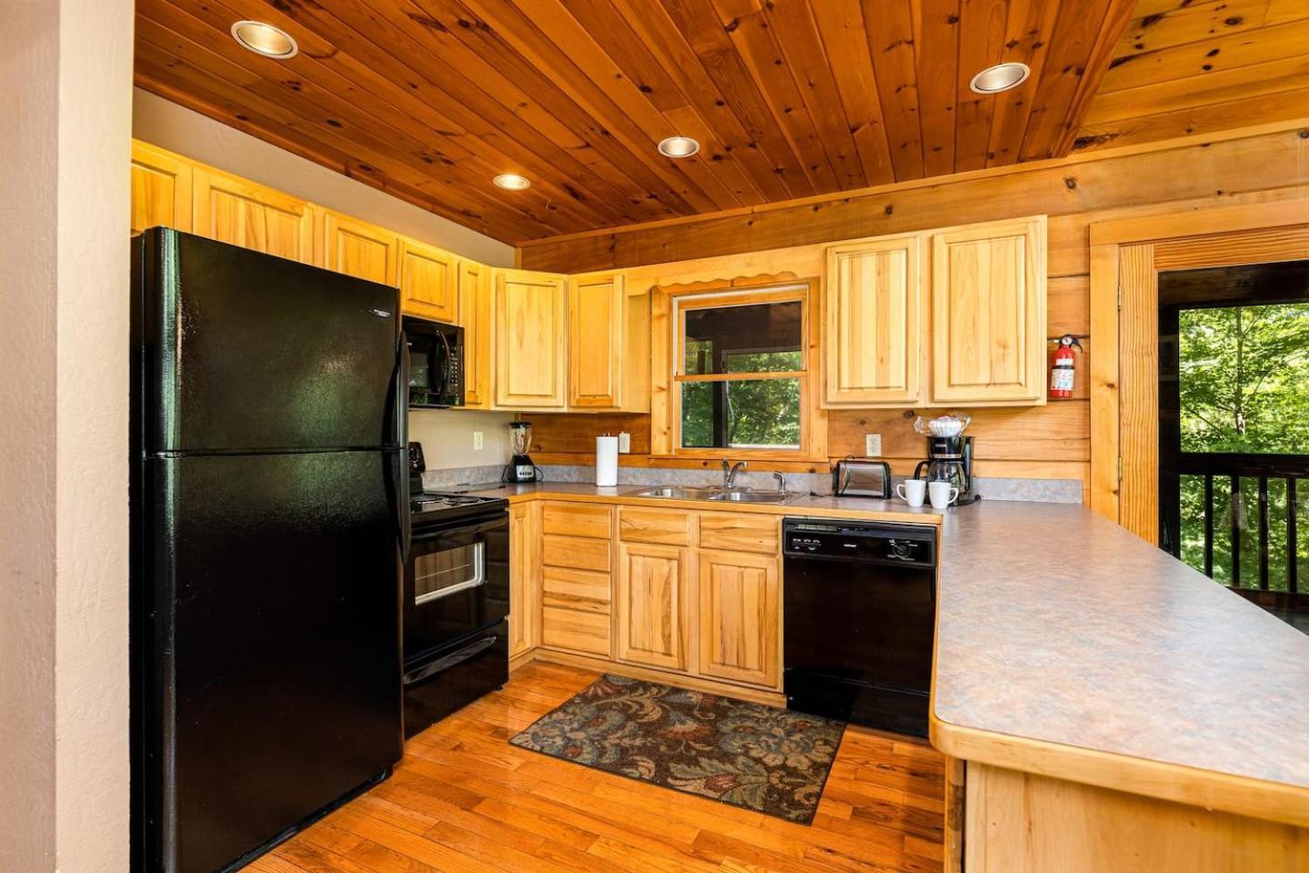 Dog Friendly Secluded Whot-tub & Sleeps 12 Holiday home Pigeon Forge
