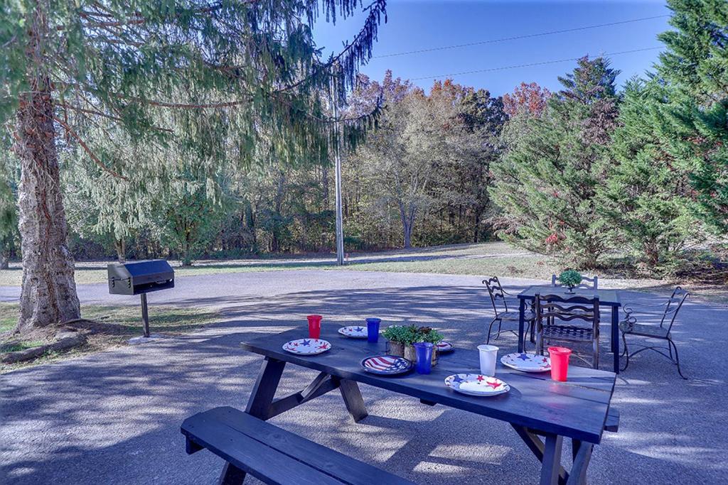Entertainment Galore! Luxurious Property, Spectacular & Peaceful Setting, Great Location, Close To Major Attractions!! Holiday home