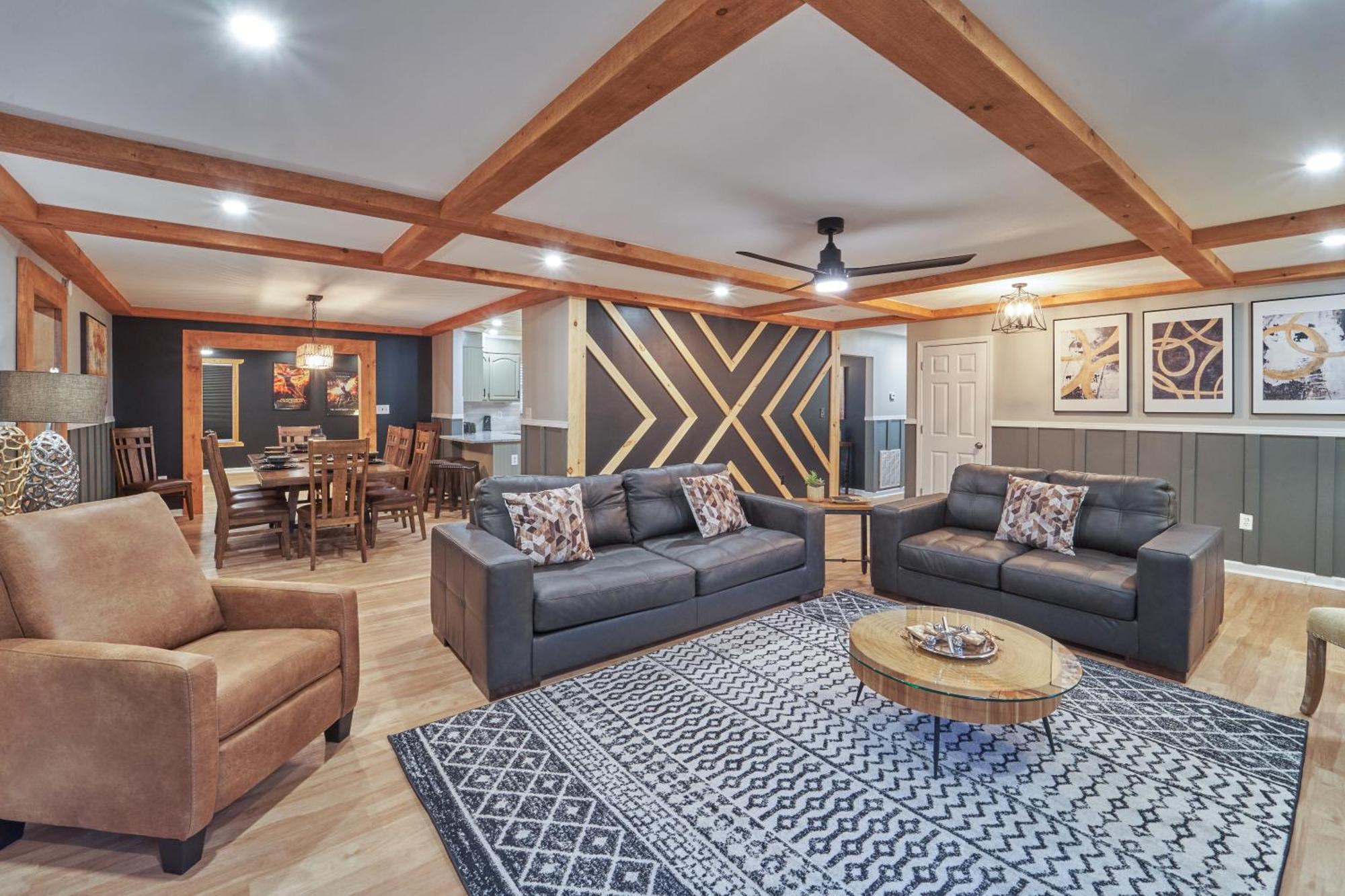 Entertainment Galore! Luxurious Property, Spectacular & Peaceful Setting, Great Location, Close To Major Attractions!! Holiday home Pigeon Forge