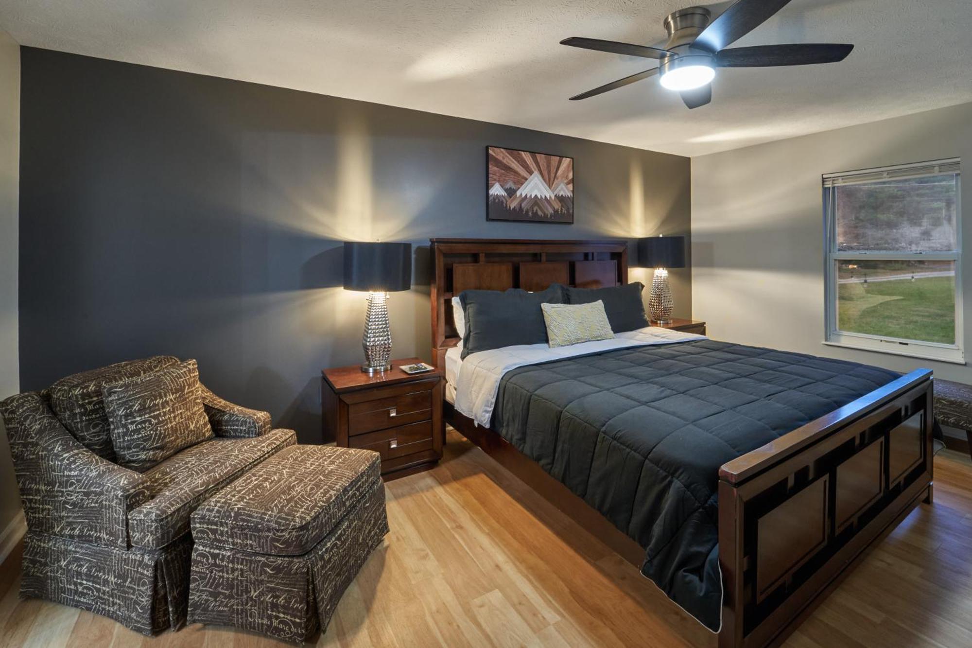 Entertainment Galore! Luxurious Property, Spectacular & Peaceful Setting, Great Location, Close To Major Attractions!! Pigeon Forge