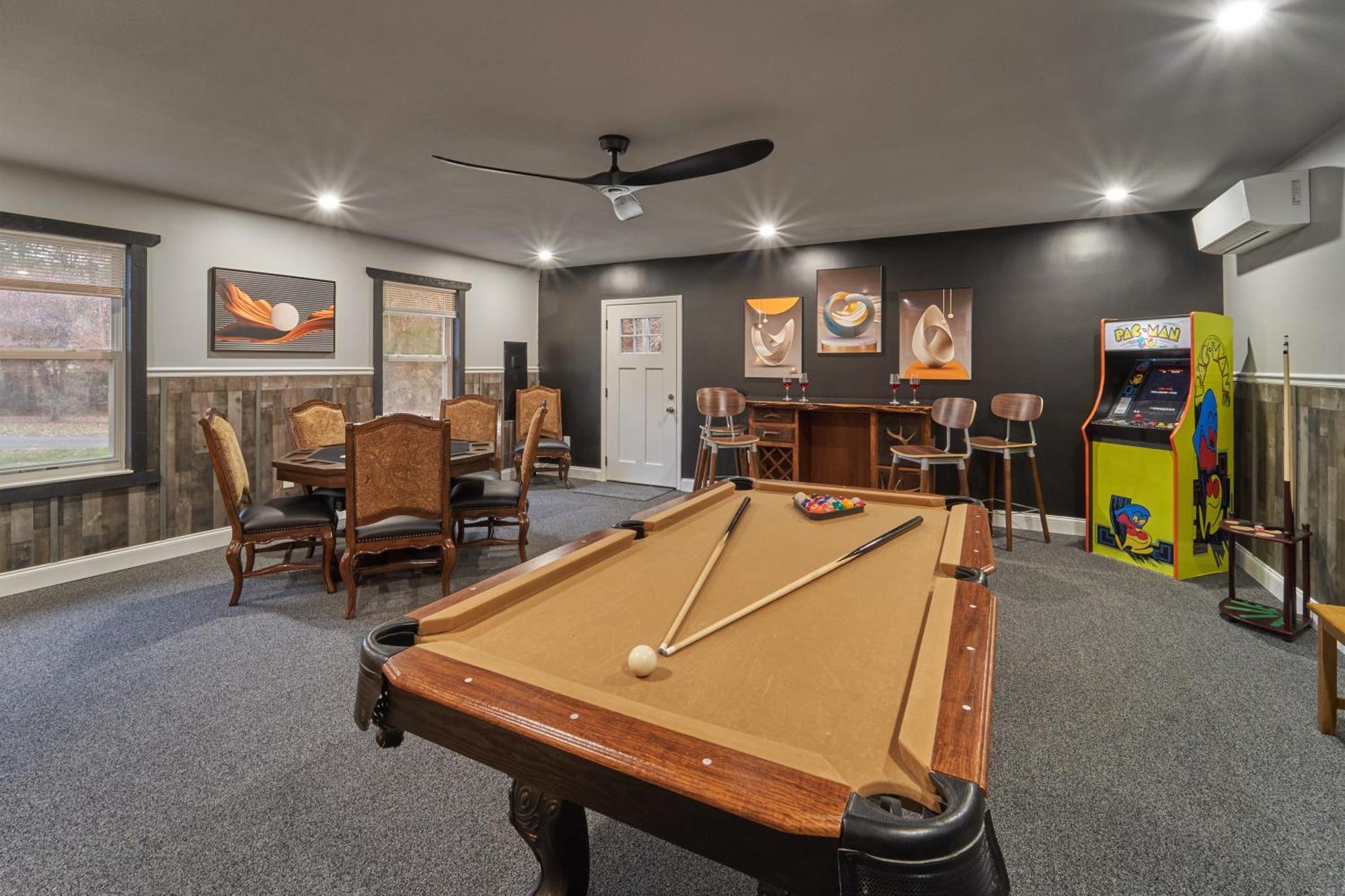 Entertainment Galore! Luxurious Property, Spectacular & Peaceful Setting, Great Location, Close To Major Attractions!!