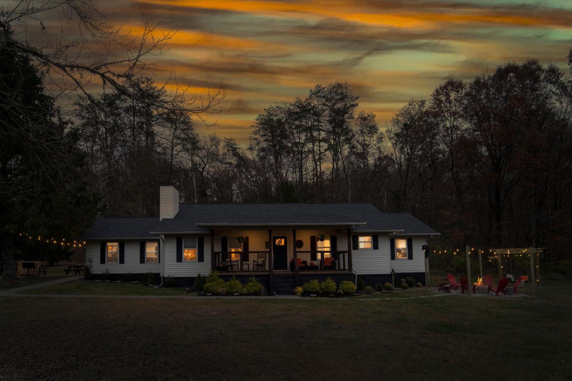 Holiday home Entertainment Galore! Luxurious Property, Spectacular & Peaceful Setting, Great Location, Close To Major Attractions!! *