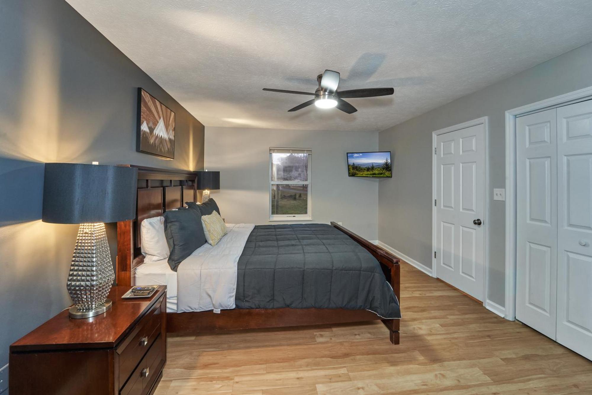 Entertainment Galore! Luxurious Property, Spectacular & Peaceful Setting, Great Location, Close To Major Attractions!!