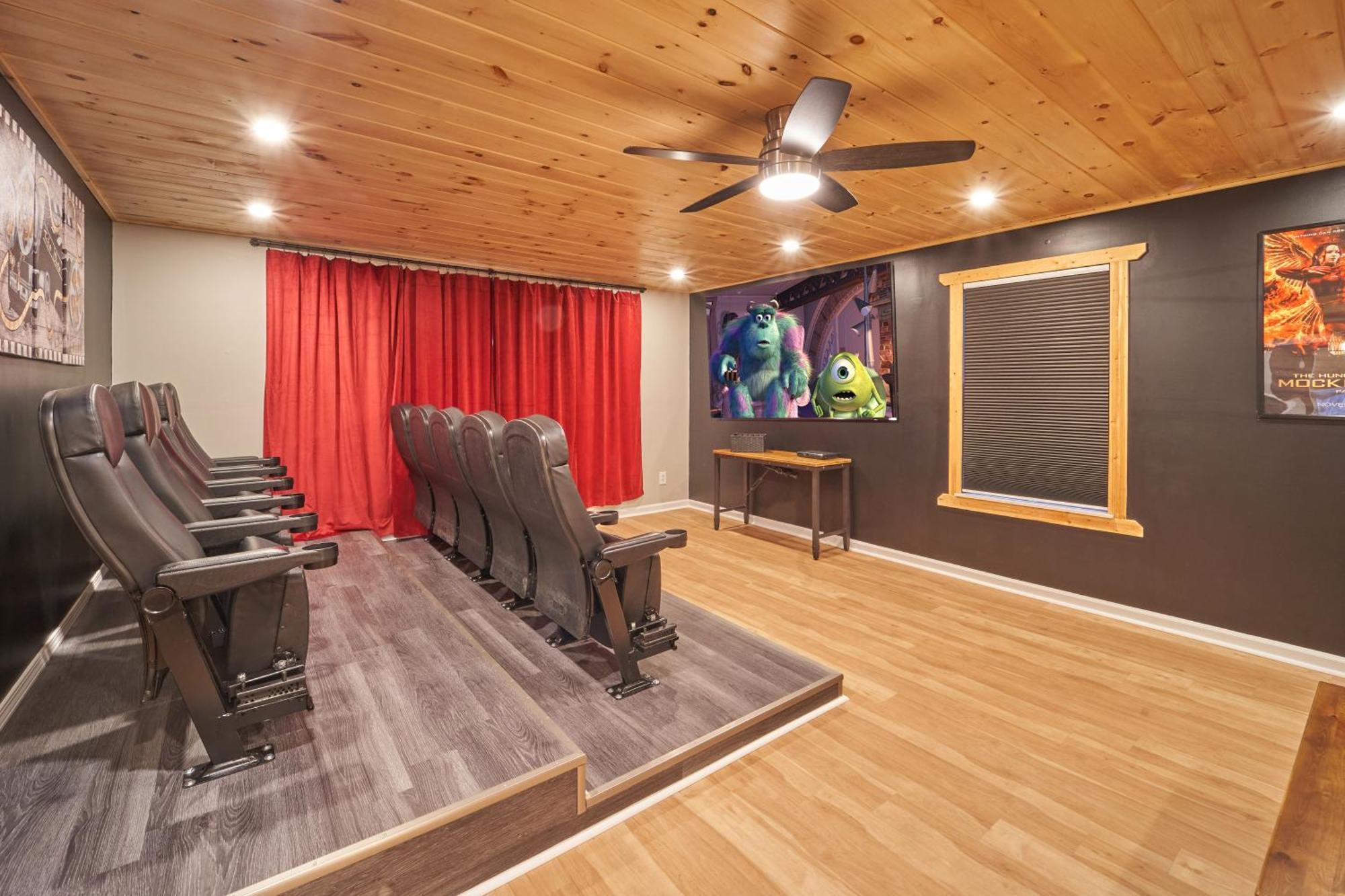 Entertainment Galore! Luxurious Property, Spectacular & Peaceful Setting, Great Location, Close To Major Attractions!!