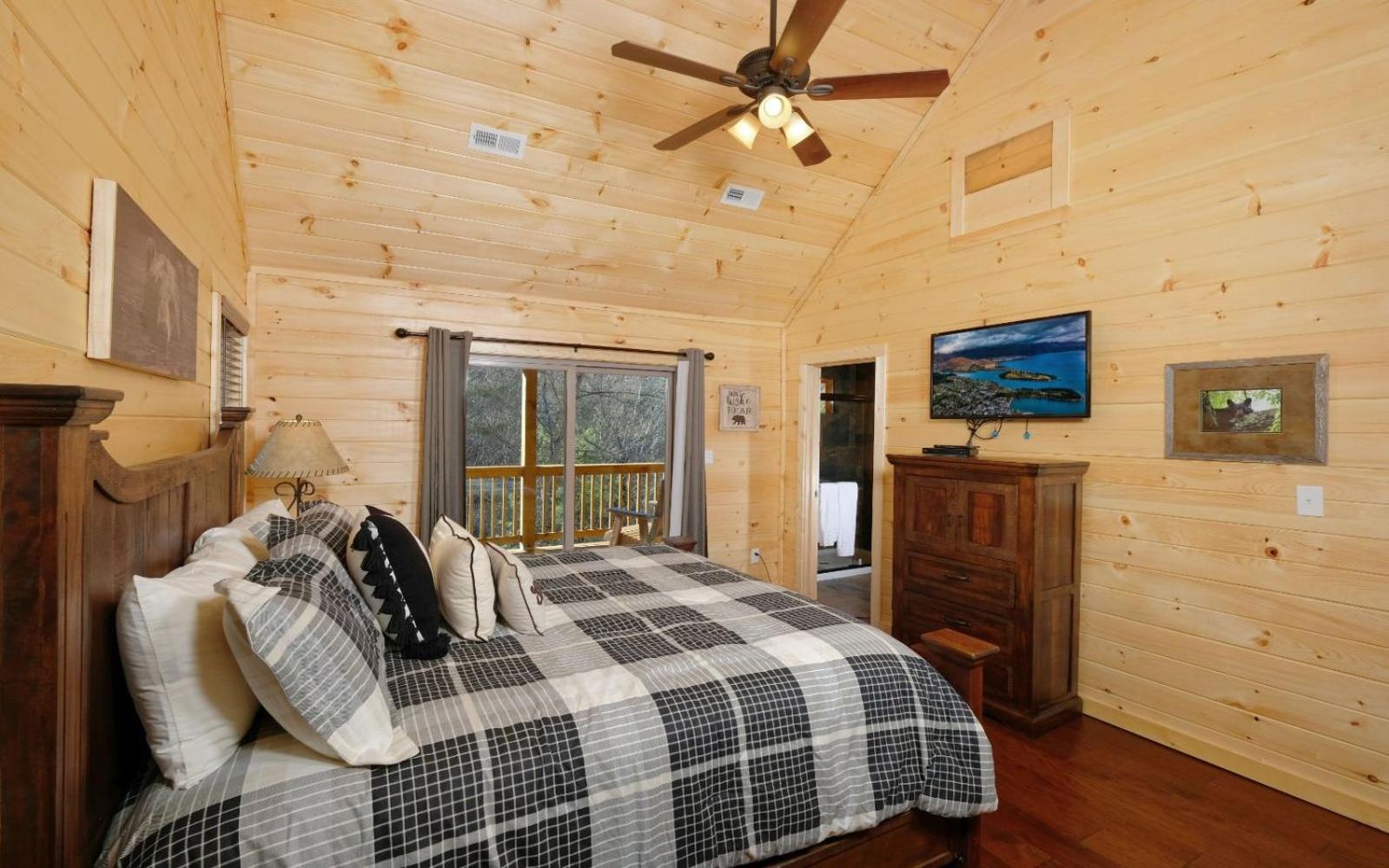 Sleepy Bear Pigeon Forge