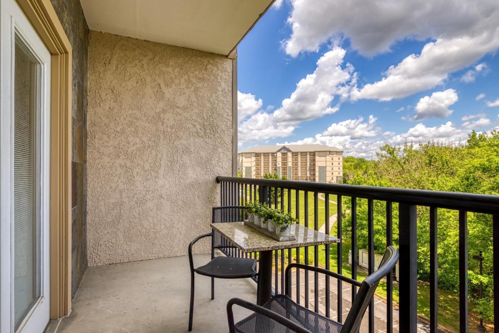 Luxurious Renovated, Pool, Basketball, Playground * Pigeon Forge