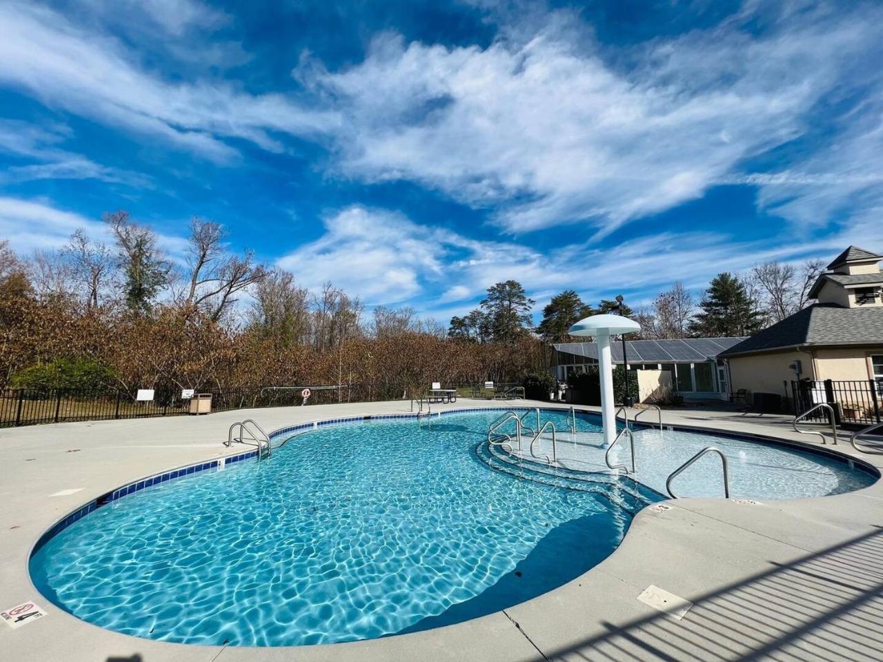 Luxurious Renovated, Pool, Basketball, Playground *