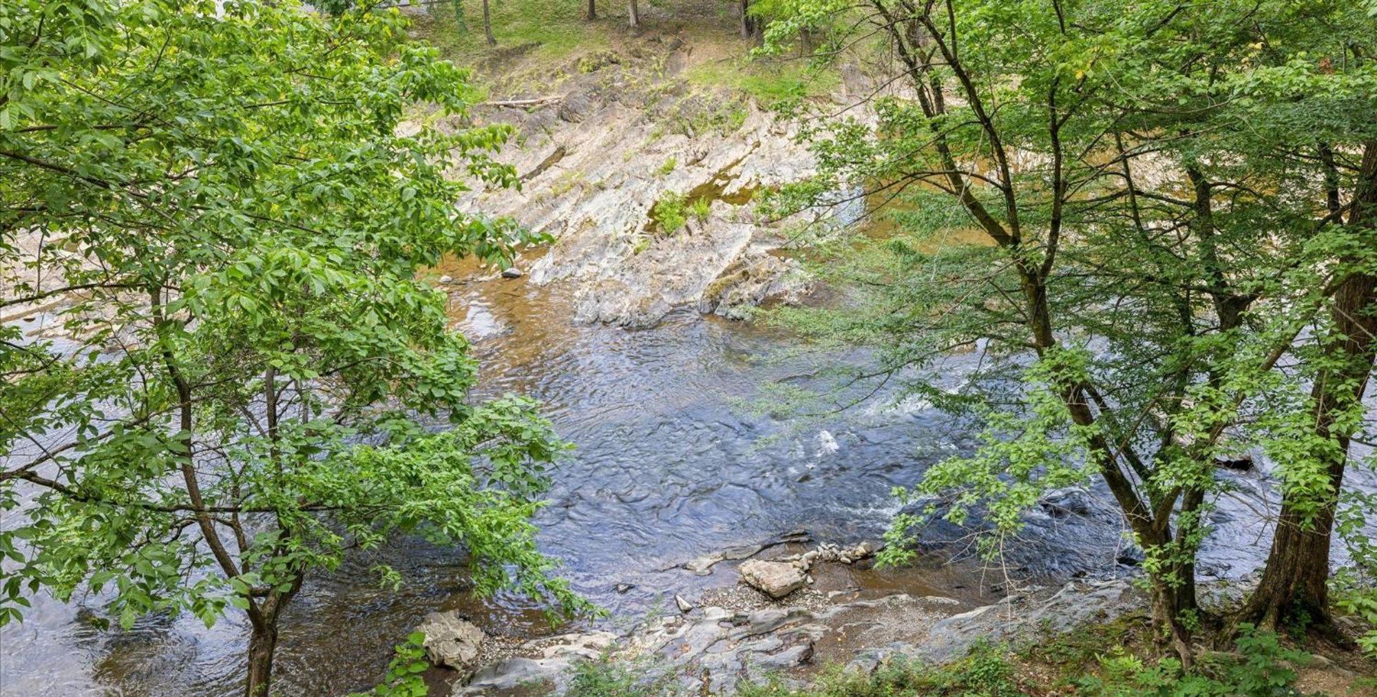 Cl403 Creekside Tranquility