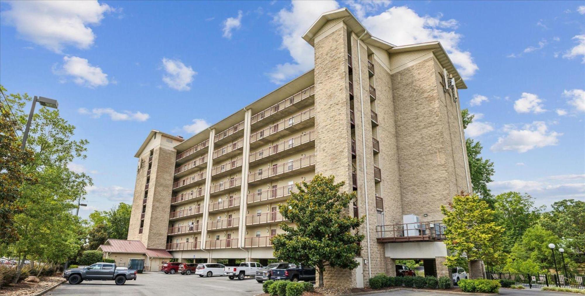 Cl403 Creekside Tranquility Pigeon Forge