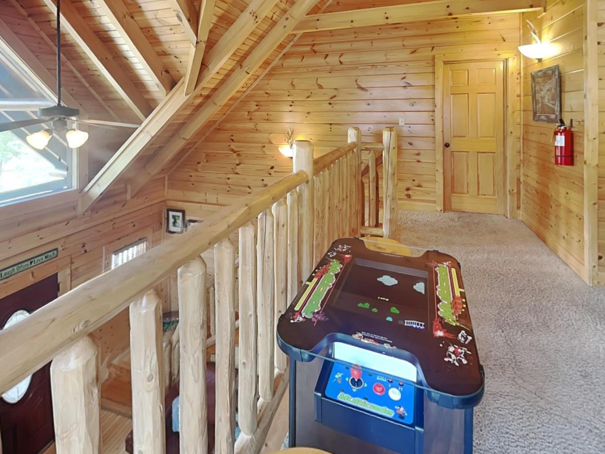 Misty Mountain Hideaway * Pigeon Forge