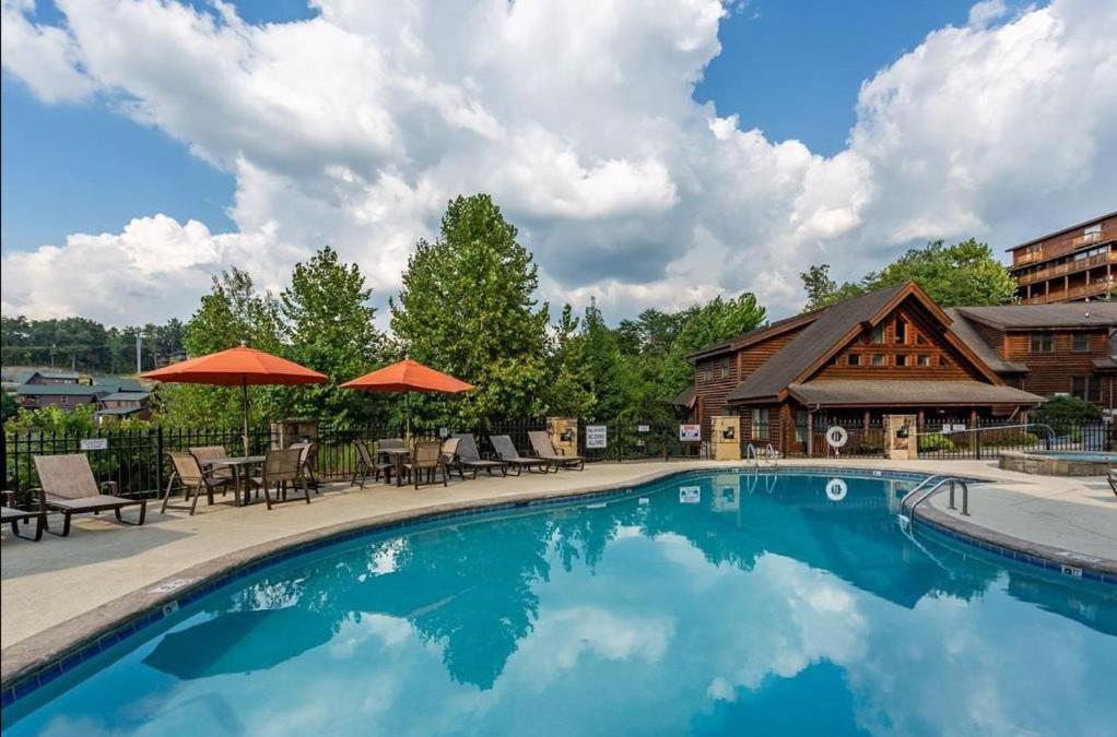 Owl 3205 - Close To Dollywood And Overlooking Gatlinburg Golf Course