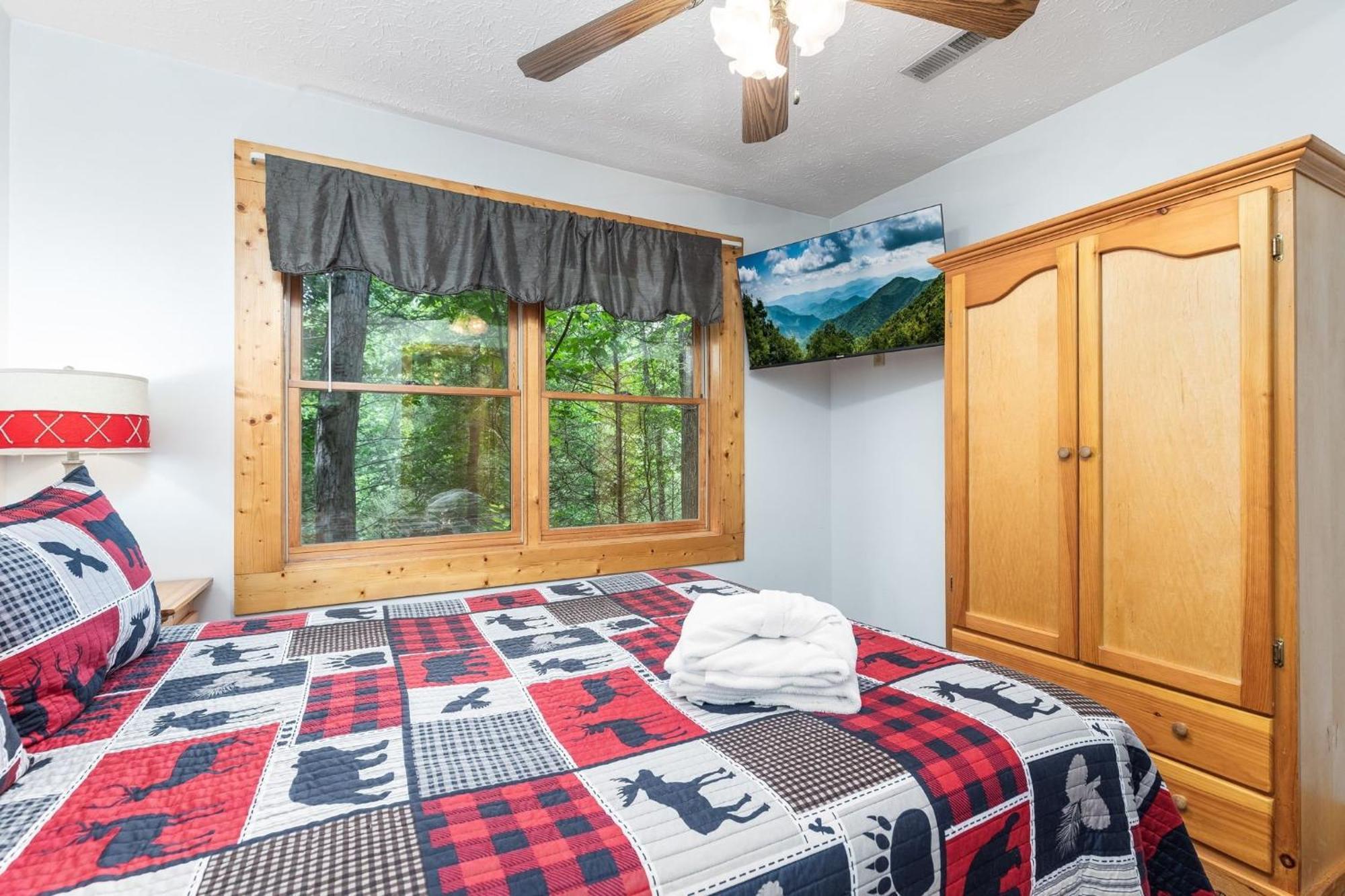 Er93 - Pirate's Cove - Great Location! Close To The Action! Holiday home